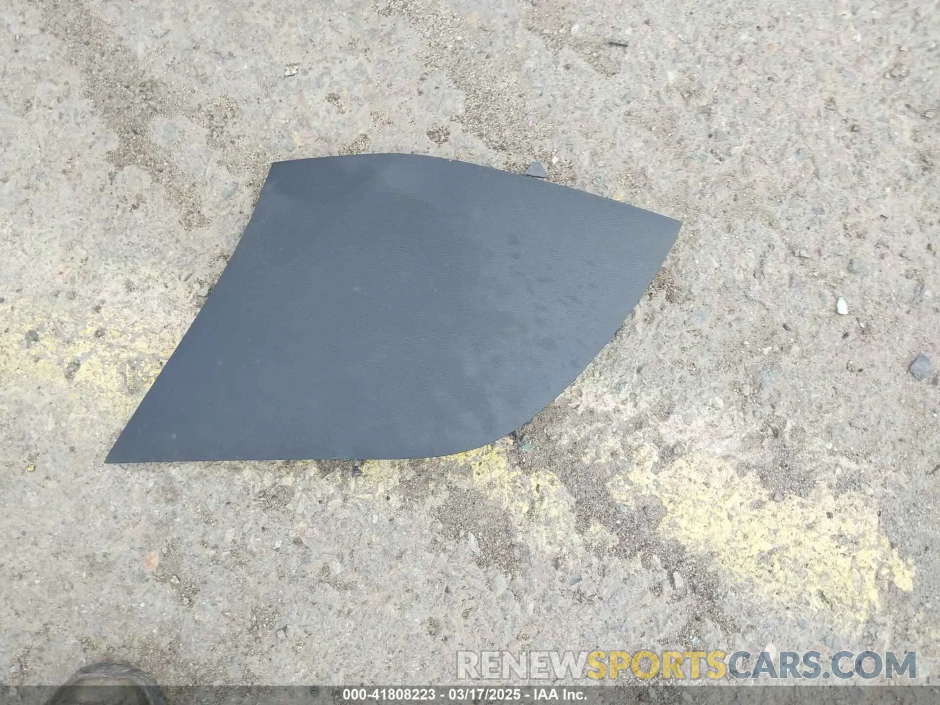 12 Photograph of a damaged car 1C4PJMDX6KD103879 JEEP CHEROKEE 2019