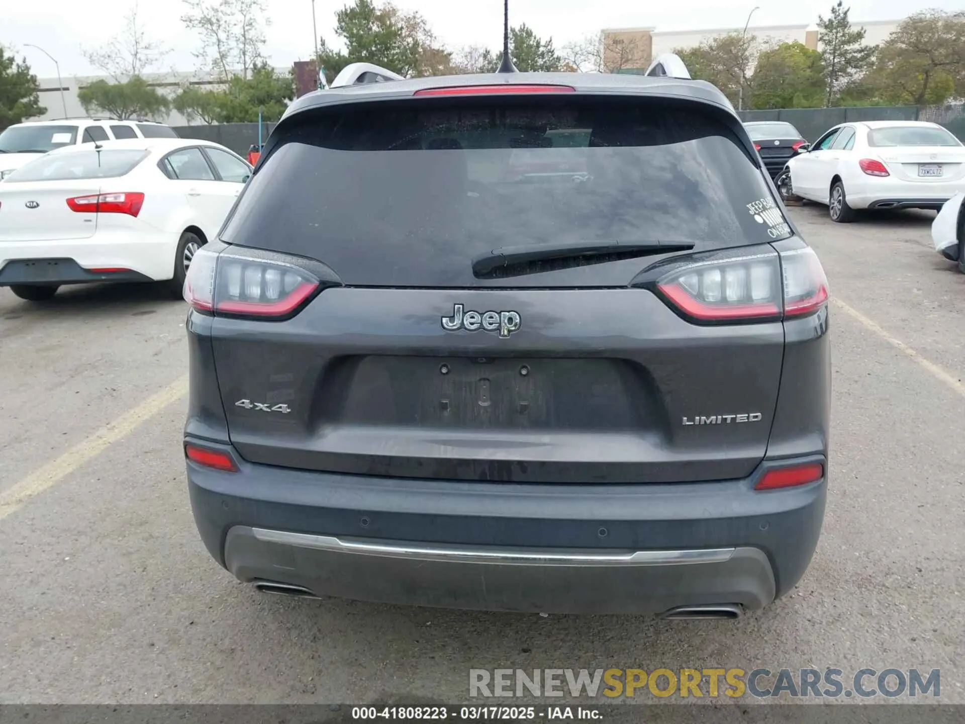 17 Photograph of a damaged car 1C4PJMDX6KD103879 JEEP CHEROKEE 2019