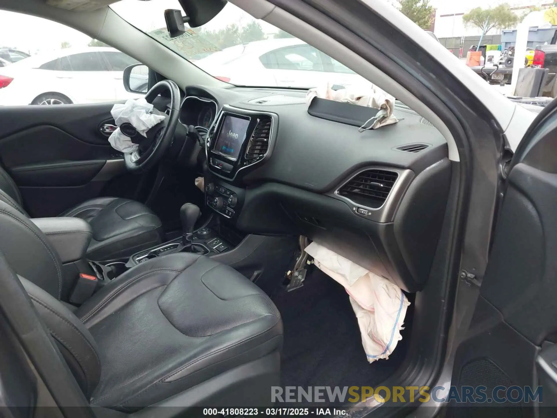 5 Photograph of a damaged car 1C4PJMDX6KD103879 JEEP CHEROKEE 2019