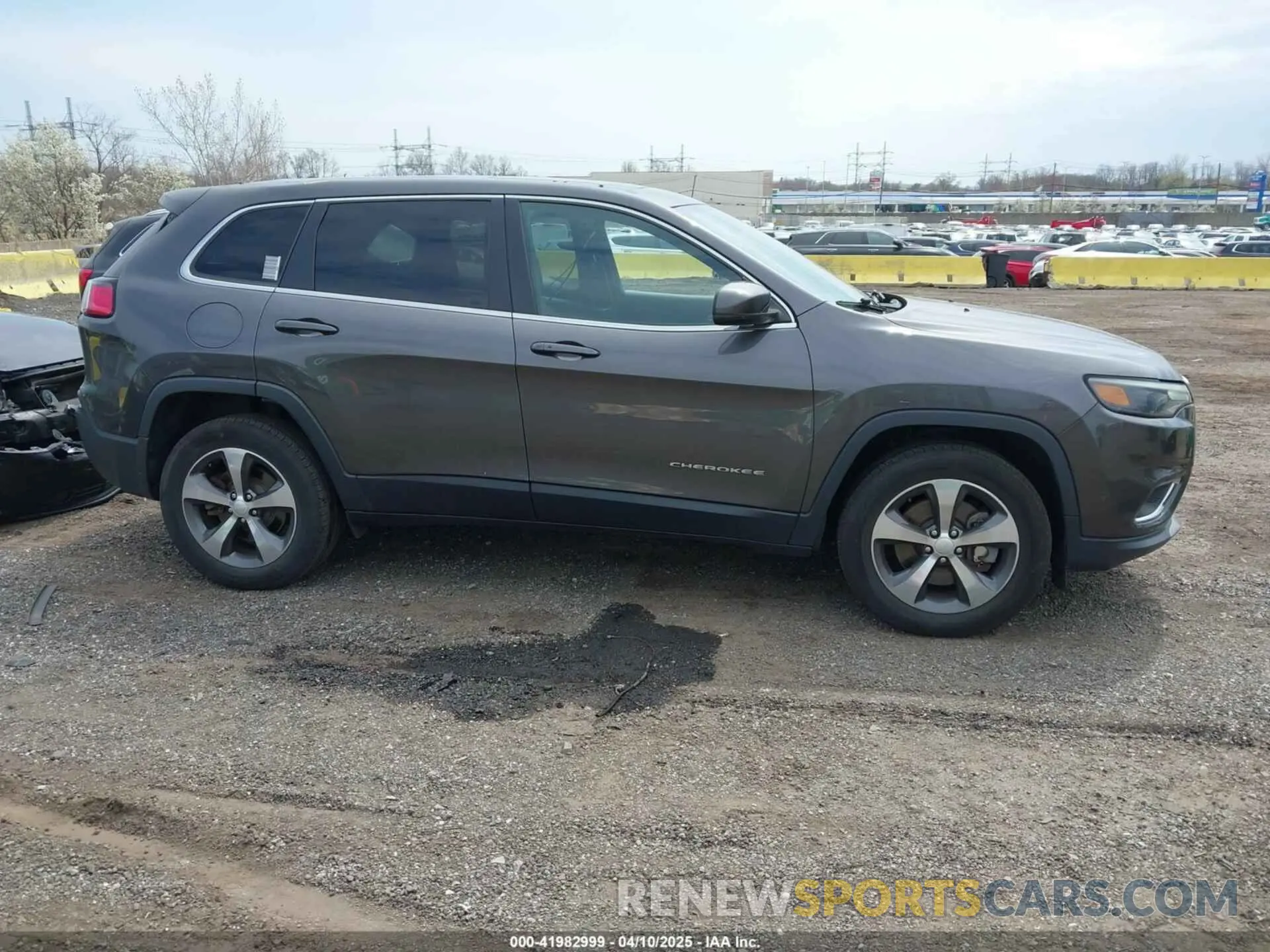 13 Photograph of a damaged car 1C4PJMDX6KD156310 JEEP CHEROKEE 2019