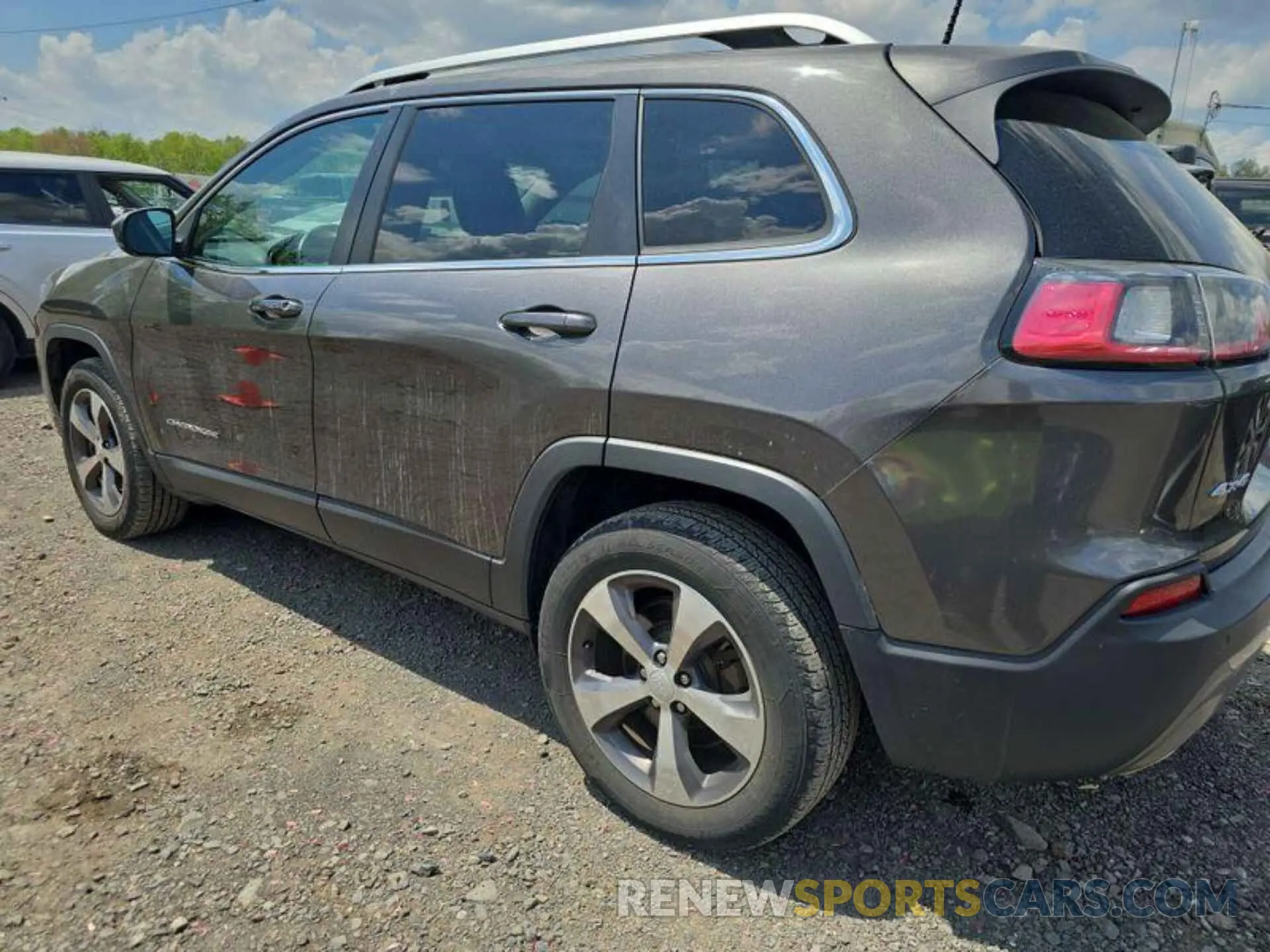 6 Photograph of a damaged car 1C4PJMDX6KD373808 JEEP CHEROKEE 2019