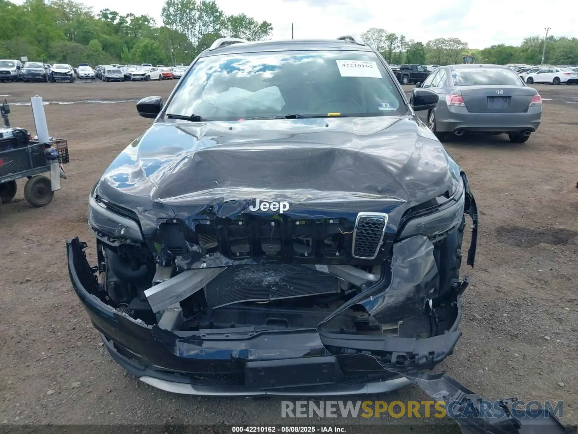 12 Photograph of a damaged car 1C4PJMDX6KD457370 JEEP CHEROKEE 2019
