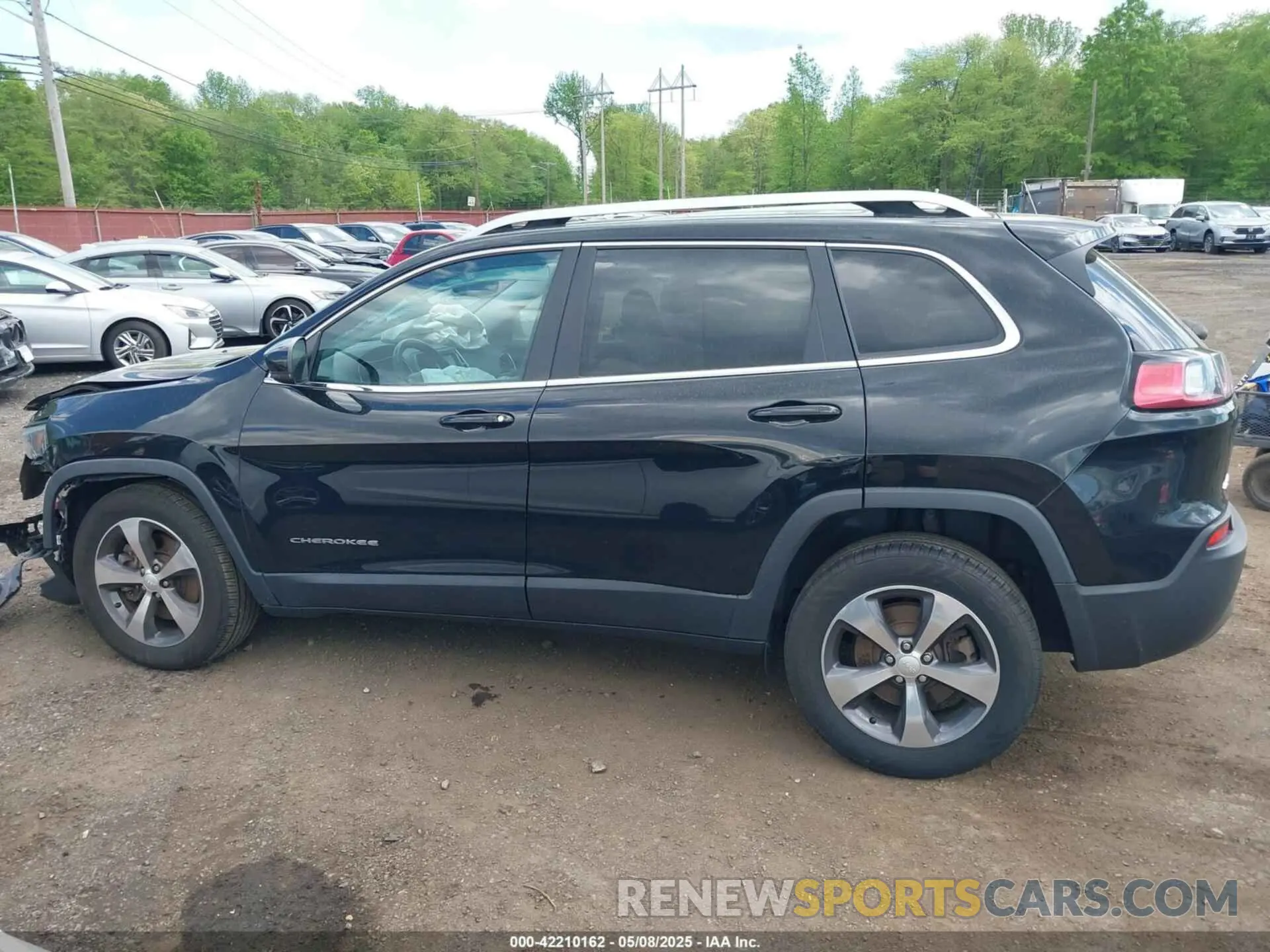 14 Photograph of a damaged car 1C4PJMDX6KD457370 JEEP CHEROKEE 2019
