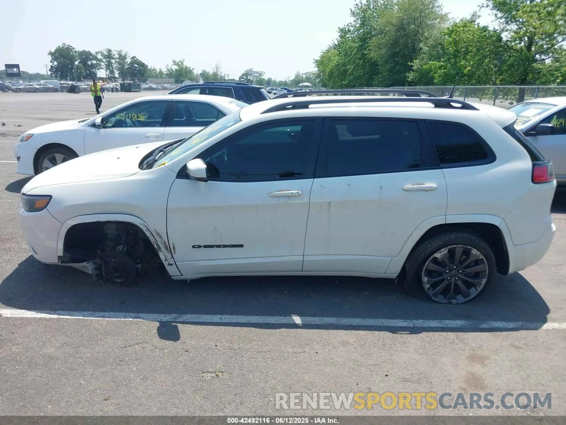 14 Photograph of a damaged car 1C4PJMDX7KD371114 JEEP CHEROKEE 2019