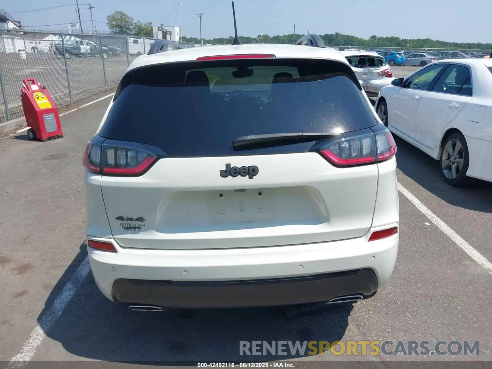 16 Photograph of a damaged car 1C4PJMDX7KD371114 JEEP CHEROKEE 2019