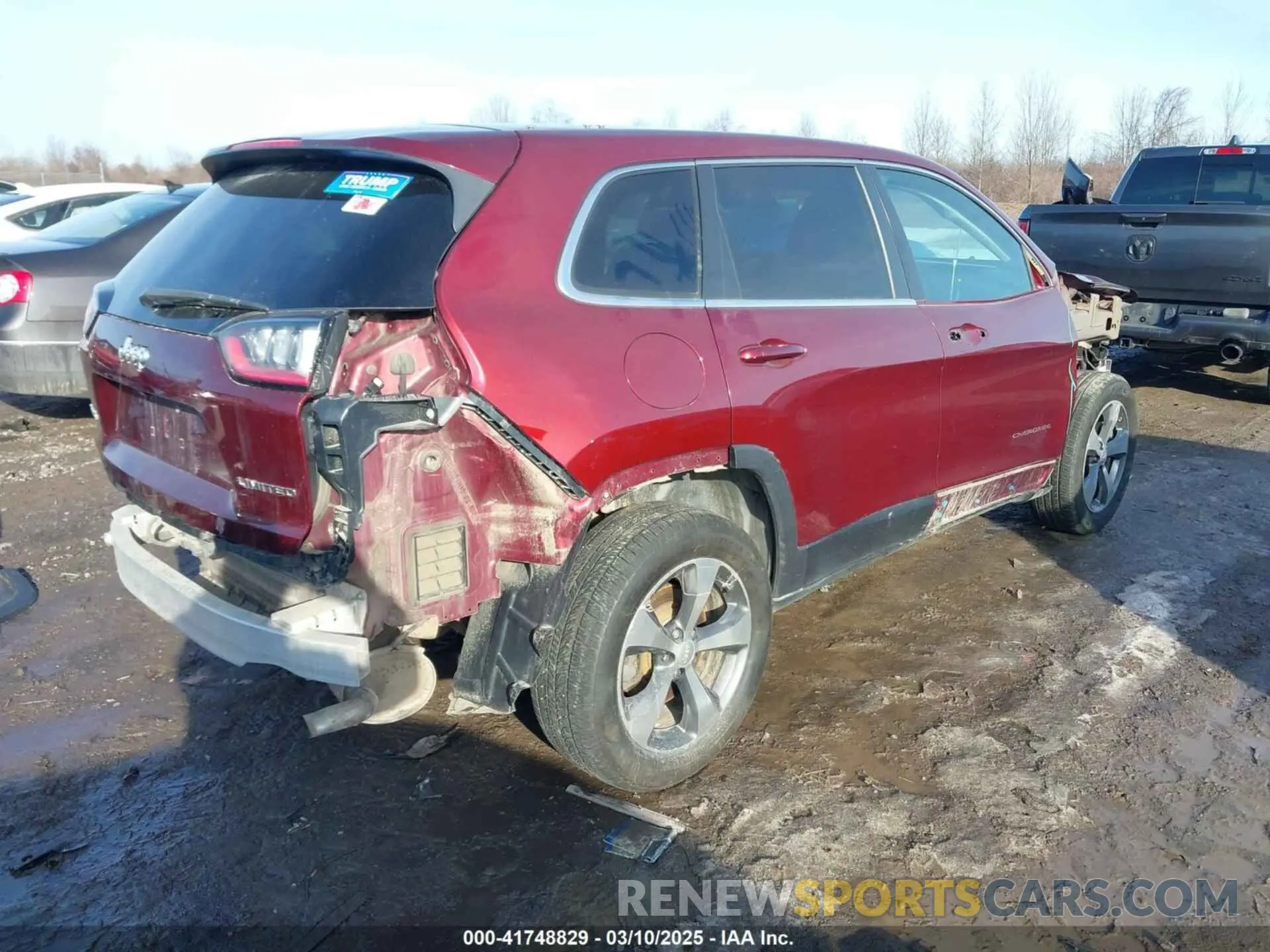 4 Photograph of a damaged car 1C4PJMDX8KD121008 JEEP CHEROKEE 2019