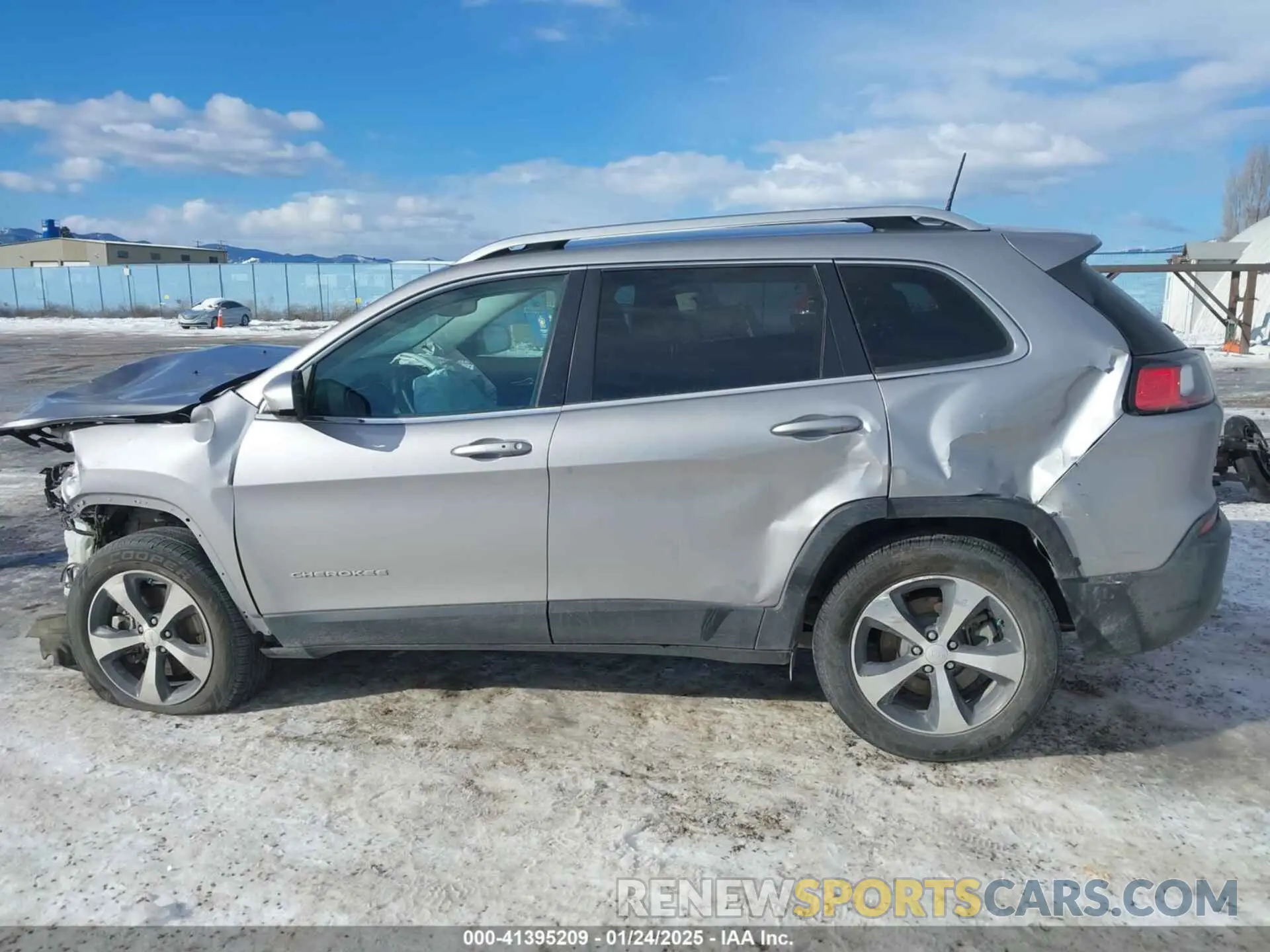 15 Photograph of a damaged car 1C4PJMDX8KD141677 JEEP CHEROKEE 2019