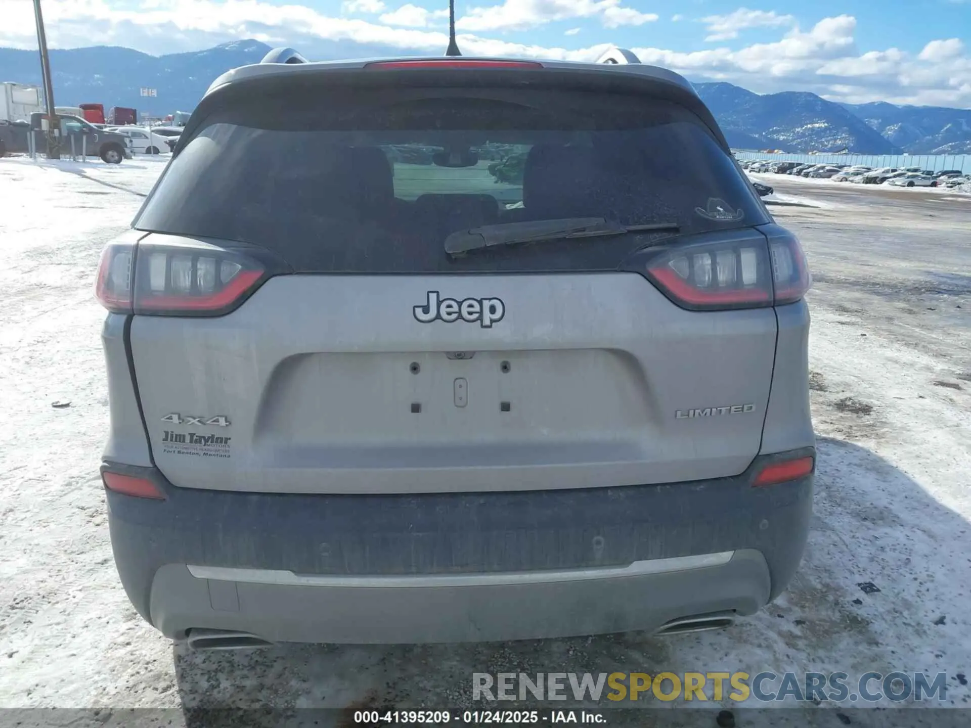 17 Photograph of a damaged car 1C4PJMDX8KD141677 JEEP CHEROKEE 2019