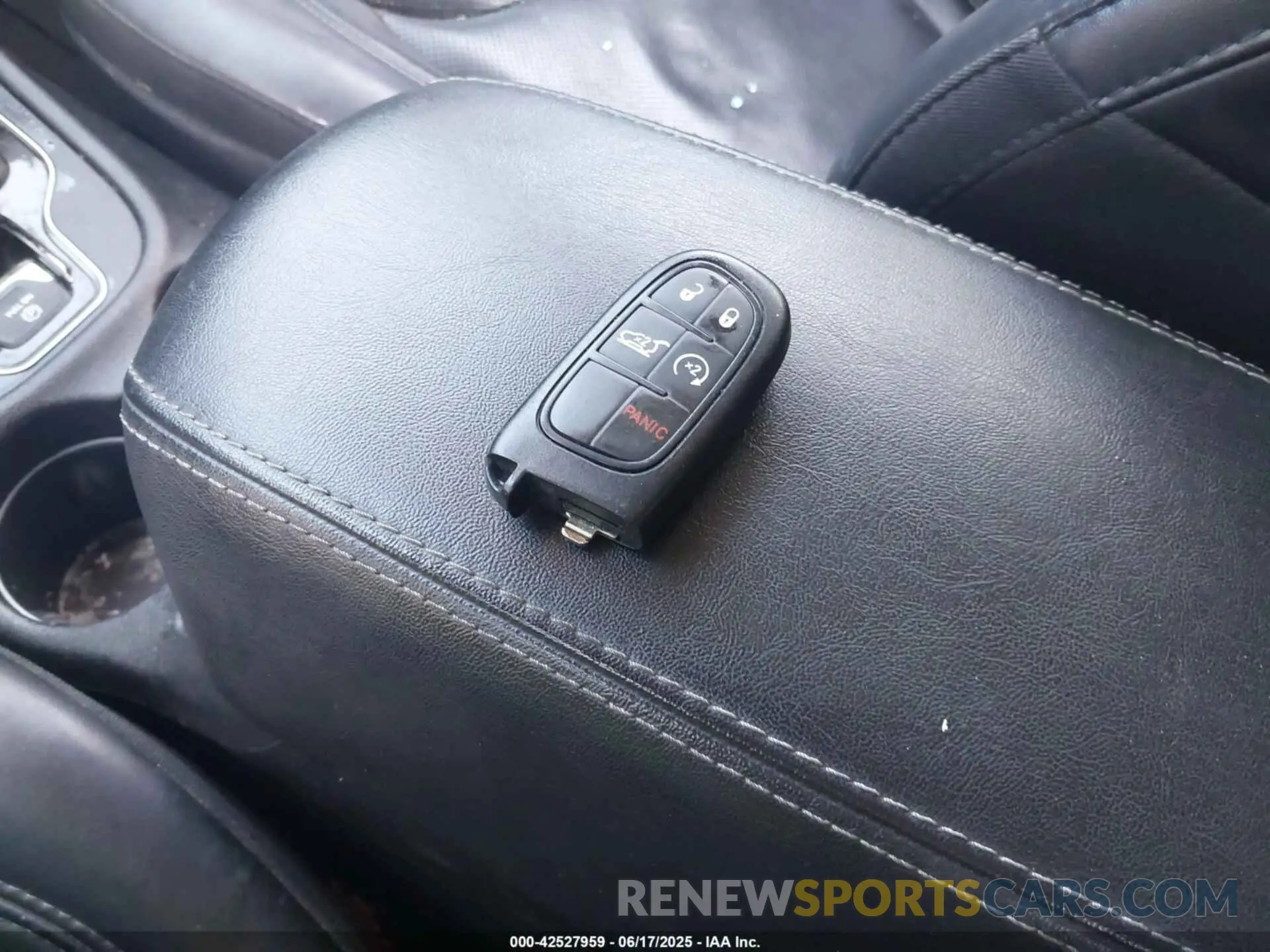 11 Photograph of a damaged car 1C4PJMDX8KD159015 JEEP CHEROKEE 2019