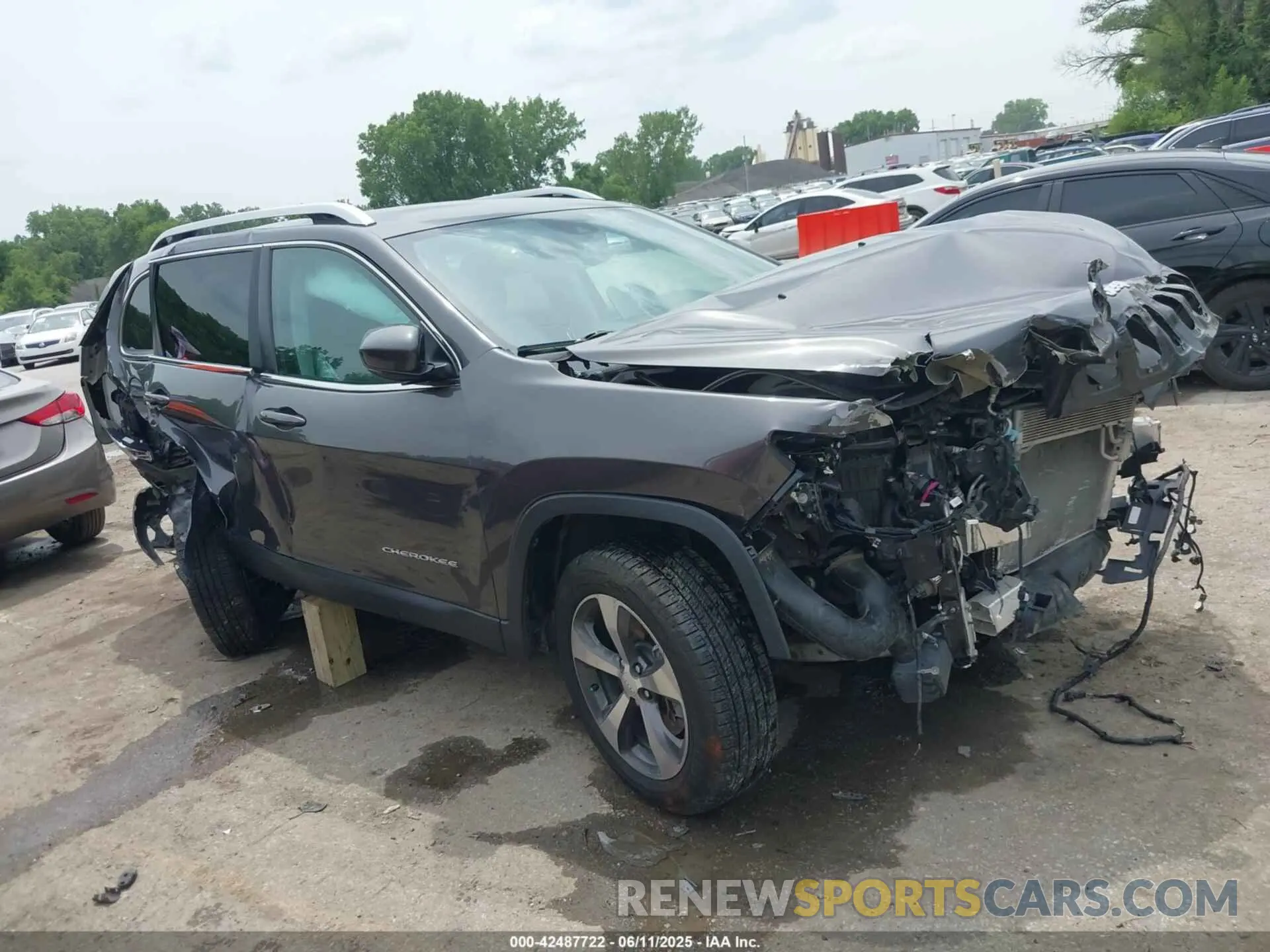 1 Photograph of a damaged car 1C4PJMDX8KD229354 JEEP CHEROKEE 2019