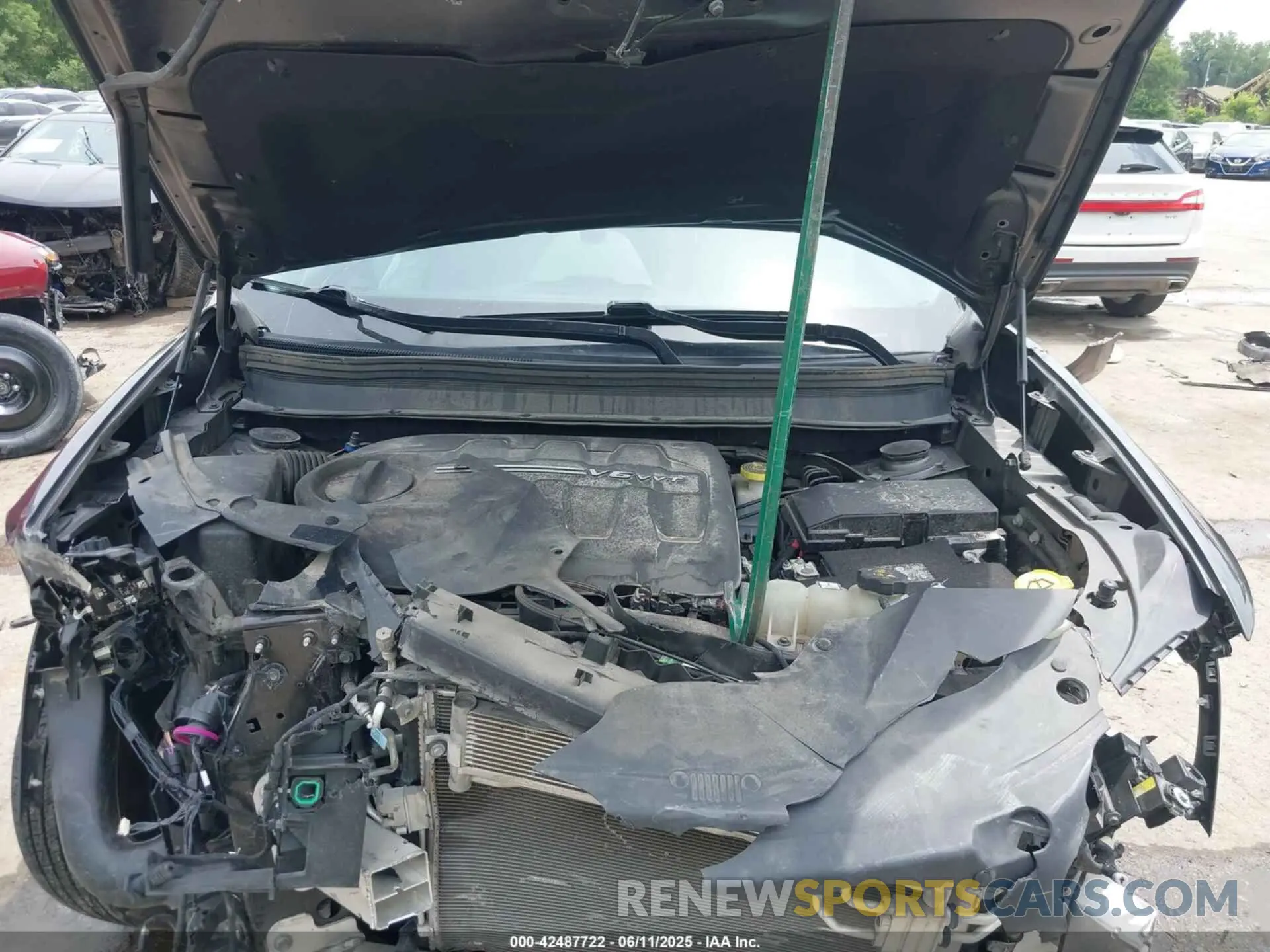 10 Photograph of a damaged car 1C4PJMDX8KD229354 JEEP CHEROKEE 2019