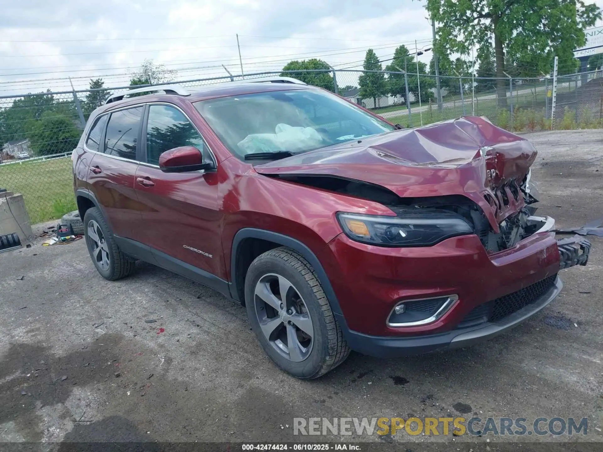 1 Photograph of a damaged car 1C4PJMDX8KD230388 JEEP CHEROKEE 2019