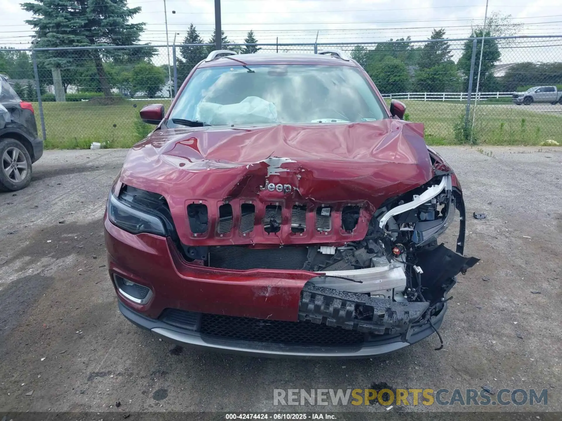 12 Photograph of a damaged car 1C4PJMDX8KD230388 JEEP CHEROKEE 2019