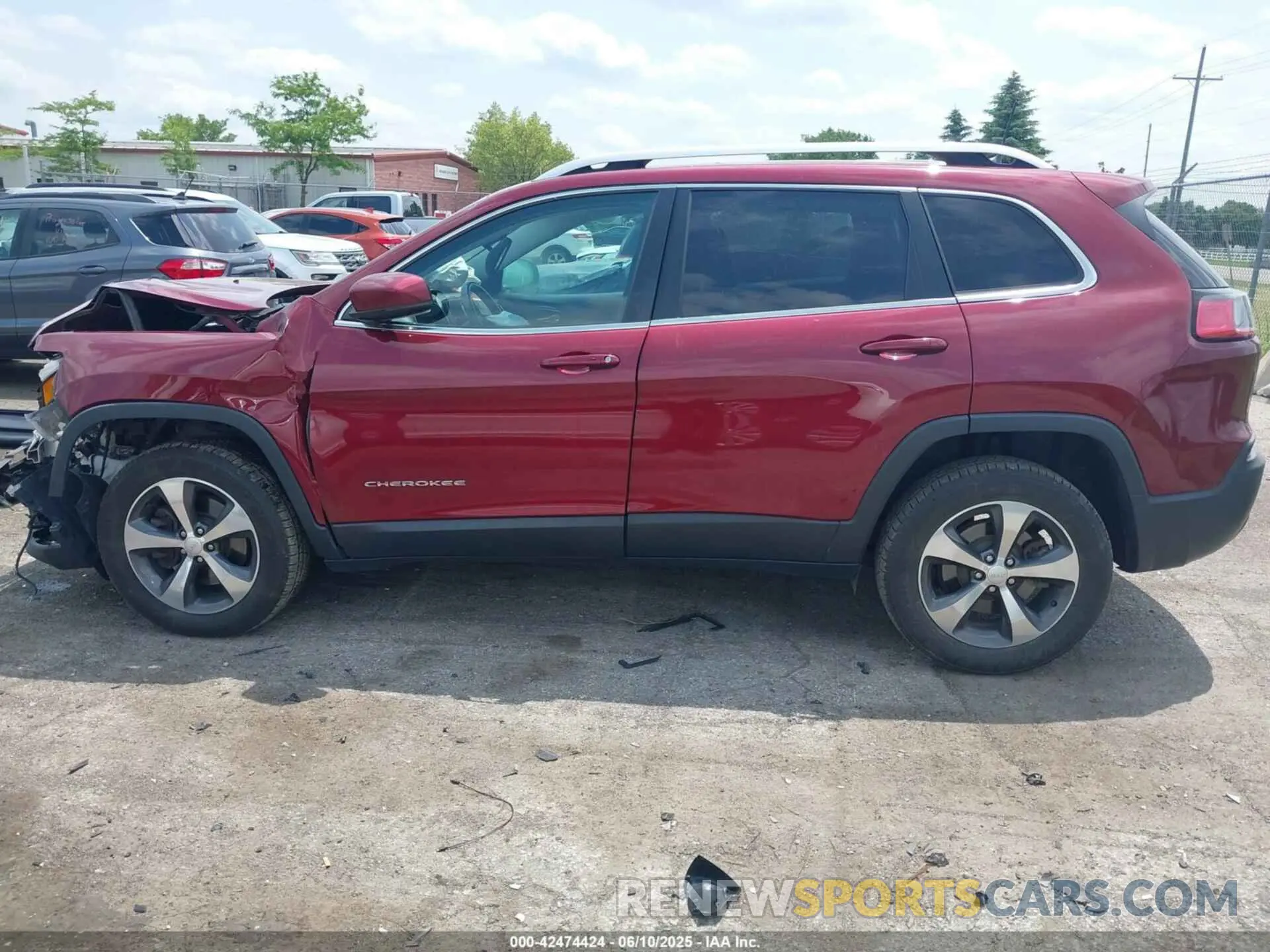 14 Photograph of a damaged car 1C4PJMDX8KD230388 JEEP CHEROKEE 2019