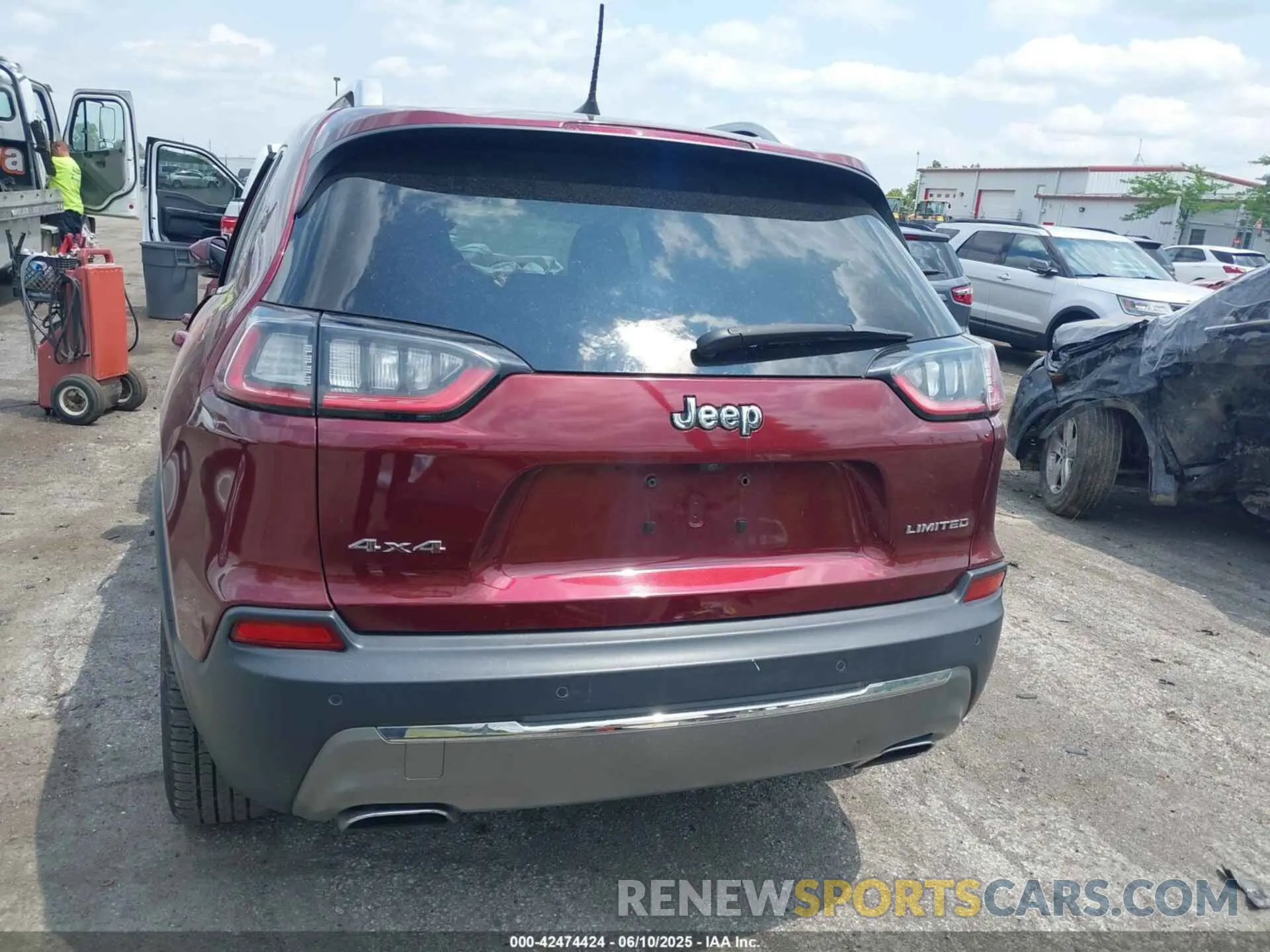 16 Photograph of a damaged car 1C4PJMDX8KD230388 JEEP CHEROKEE 2019