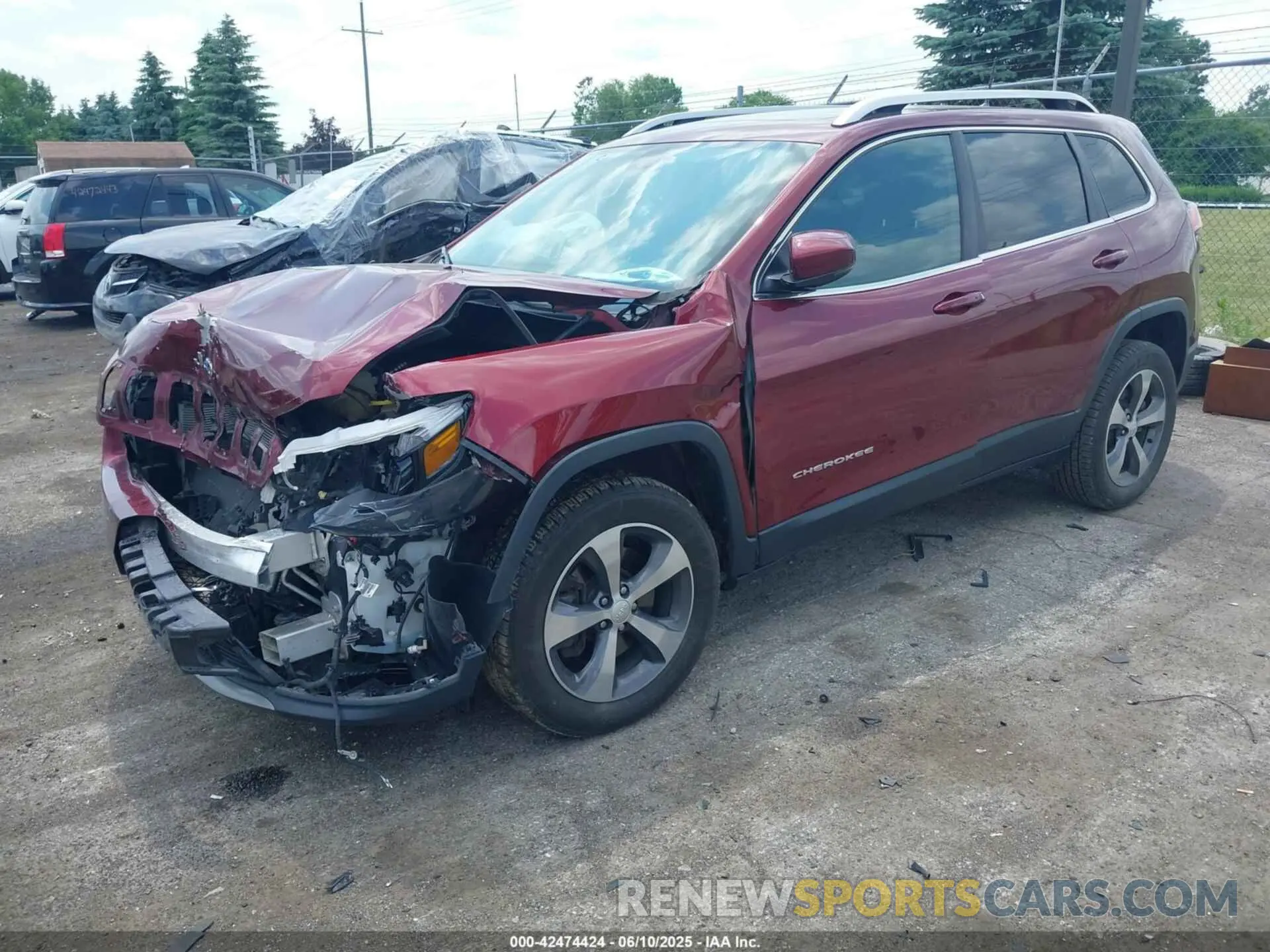 2 Photograph of a damaged car 1C4PJMDX8KD230388 JEEP CHEROKEE 2019