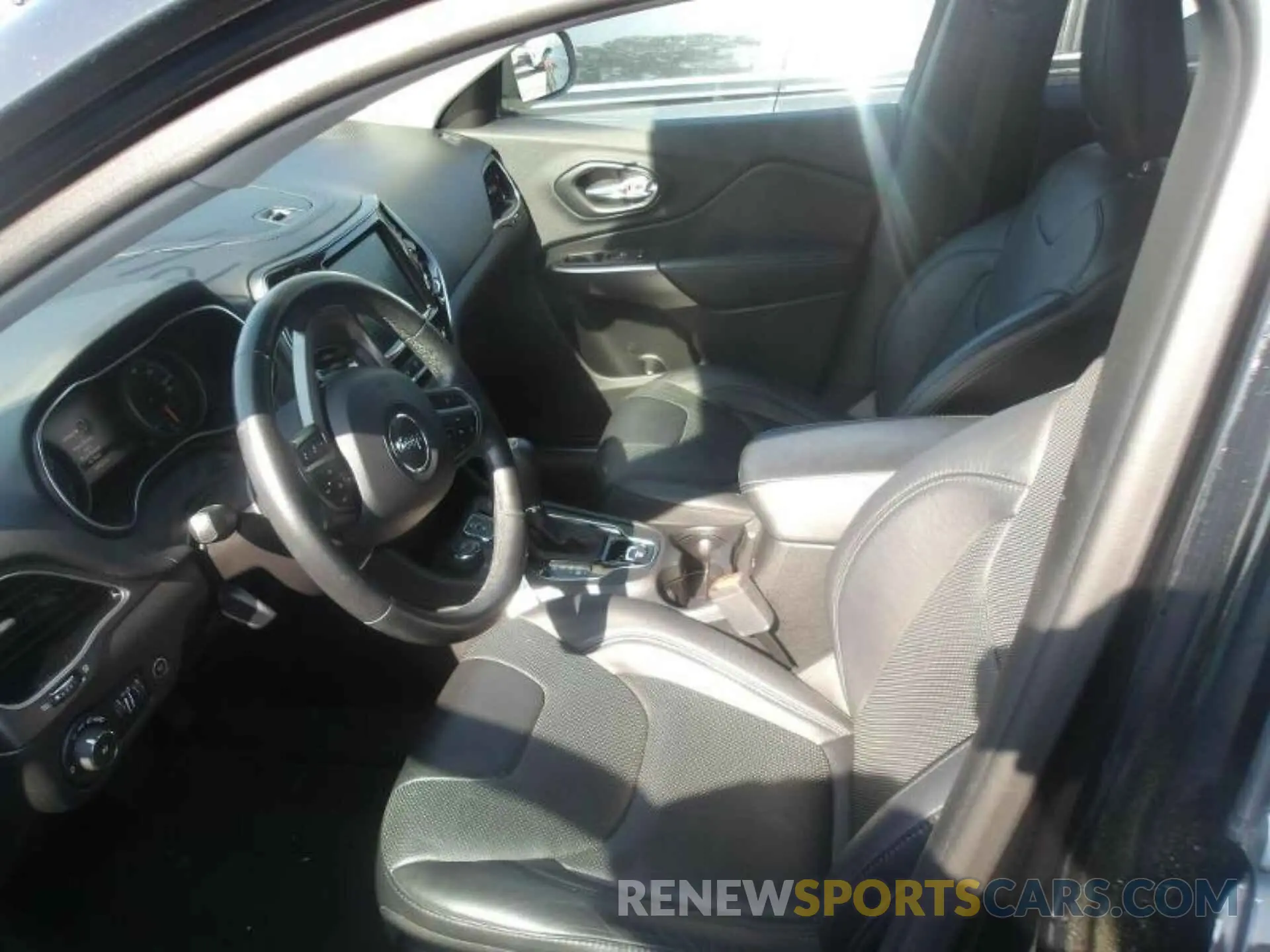 4 Фотография поврежденного автомобиля 1C4PJMDX8KD450811 JEEP CHEROKEE 2019