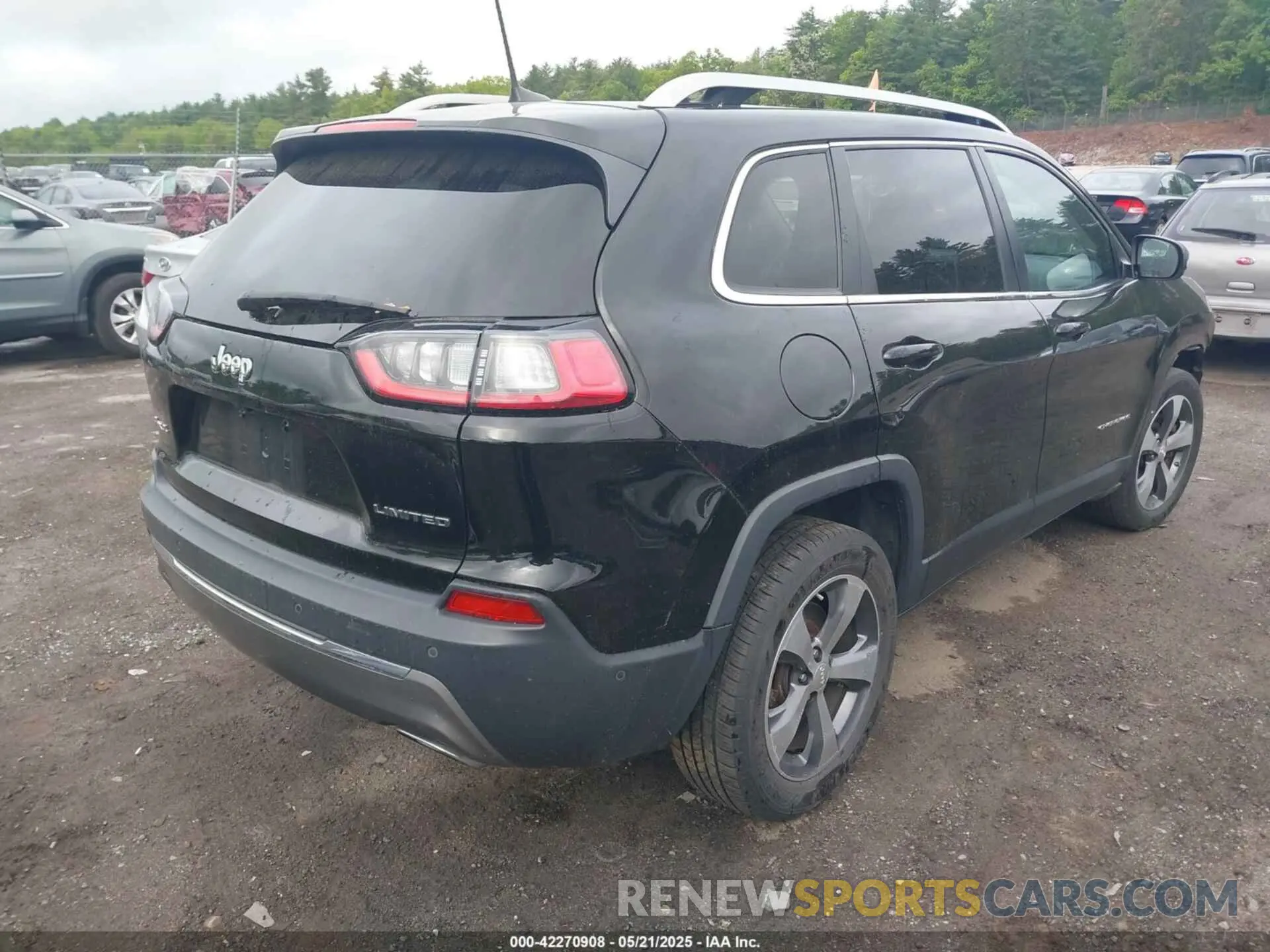 4 Photograph of a damaged car 1C4PJMDX9KD102323 JEEP CHEROKEE 2019