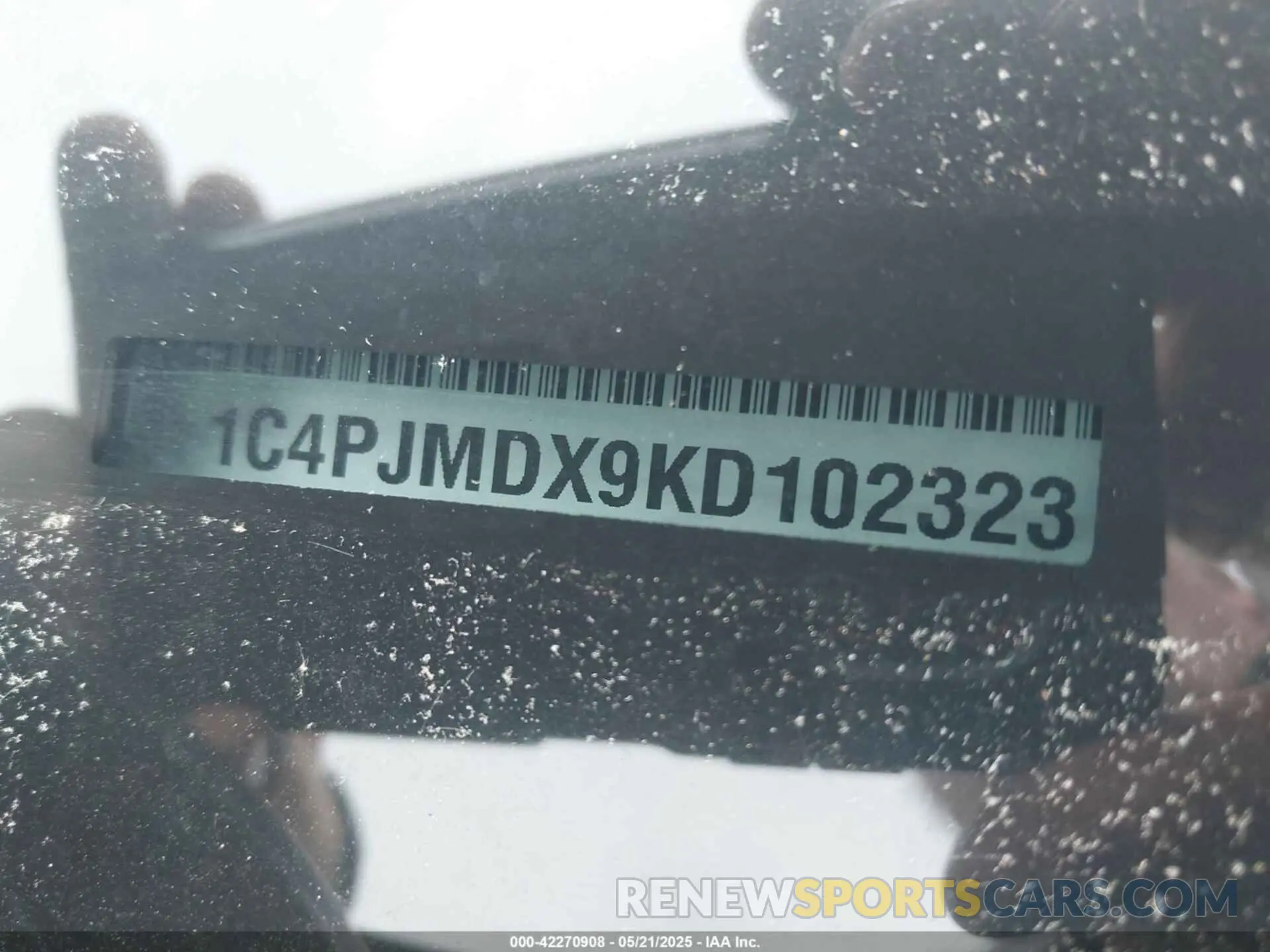 9 Photograph of a damaged car 1C4PJMDX9KD102323 JEEP CHEROKEE 2019