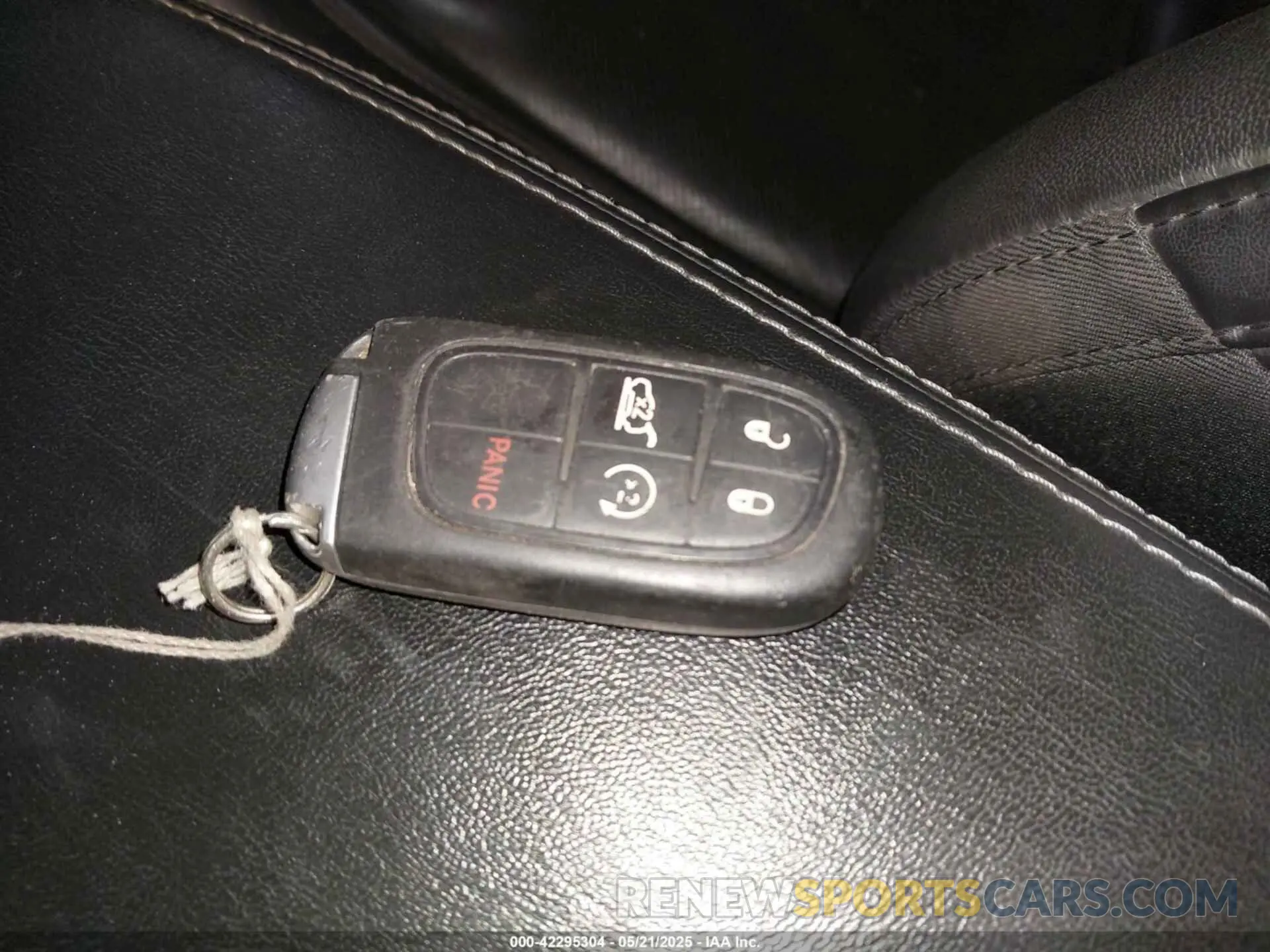 11 Photograph of a damaged car 1C4PJMDX9KD380137 JEEP CHEROKEE 2019