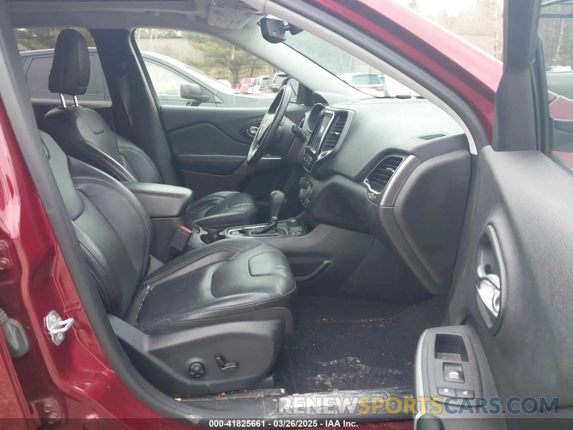 5 Photograph of a damaged car 1C4PJMDX9KD445388 JEEP CHEROKEE 2019