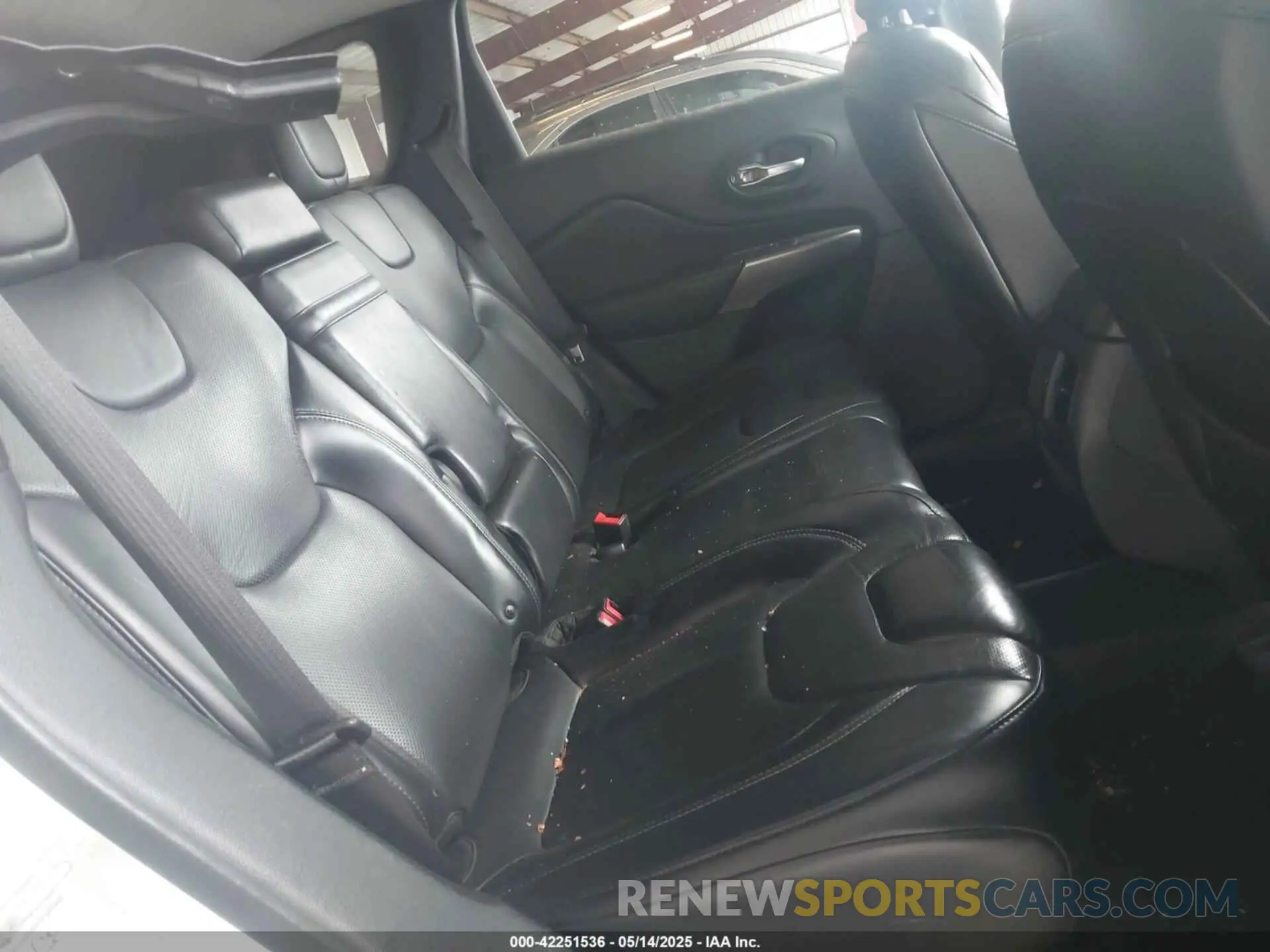 8 Фотография поврежденного автомобиля 1C4PJMDXXKD198284 JEEP CHEROKEE 2019