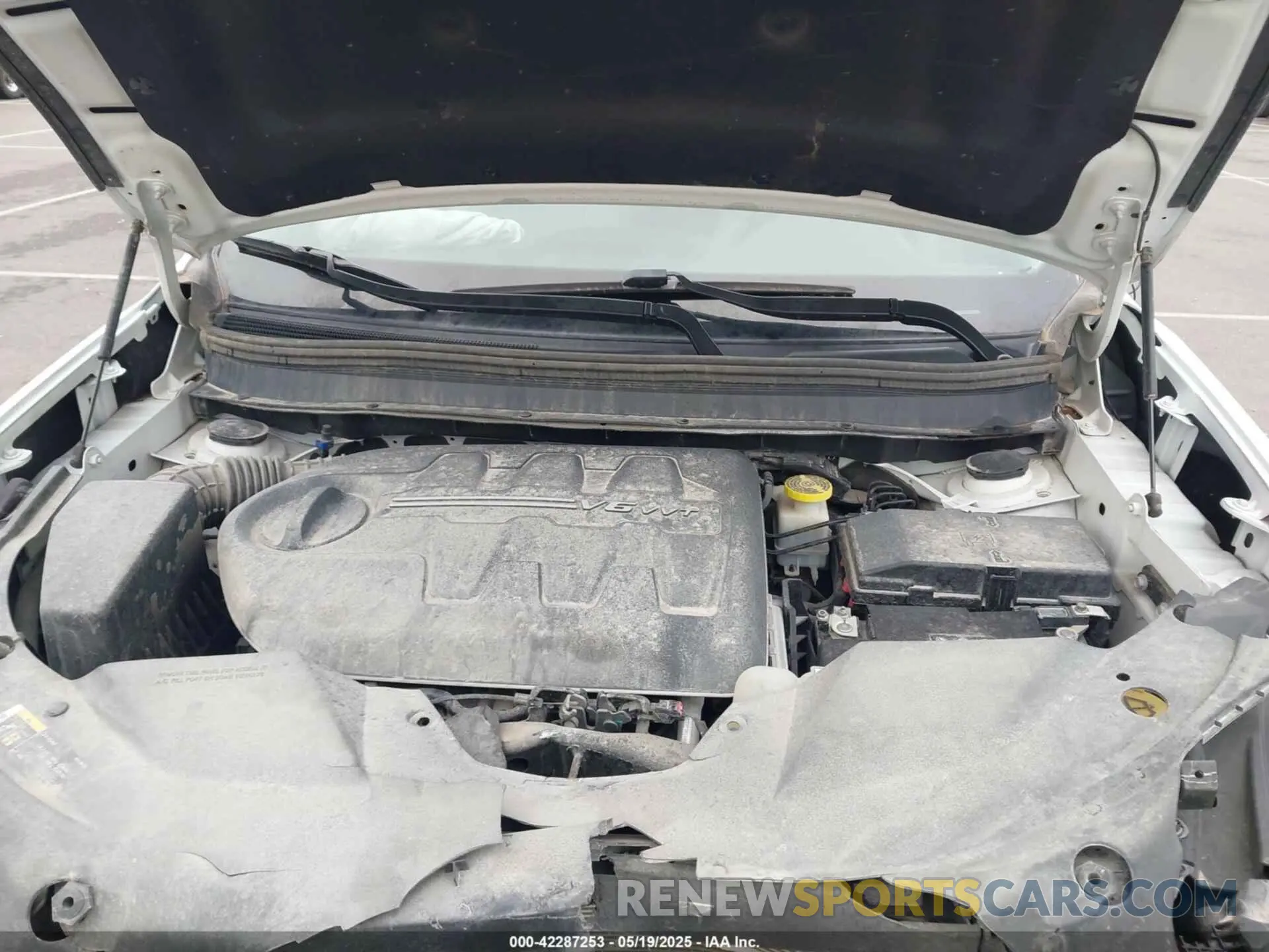 10 Photograph of a damaged car 1C4PJMDXXKD456514 JEEP CHEROKEE 2019
