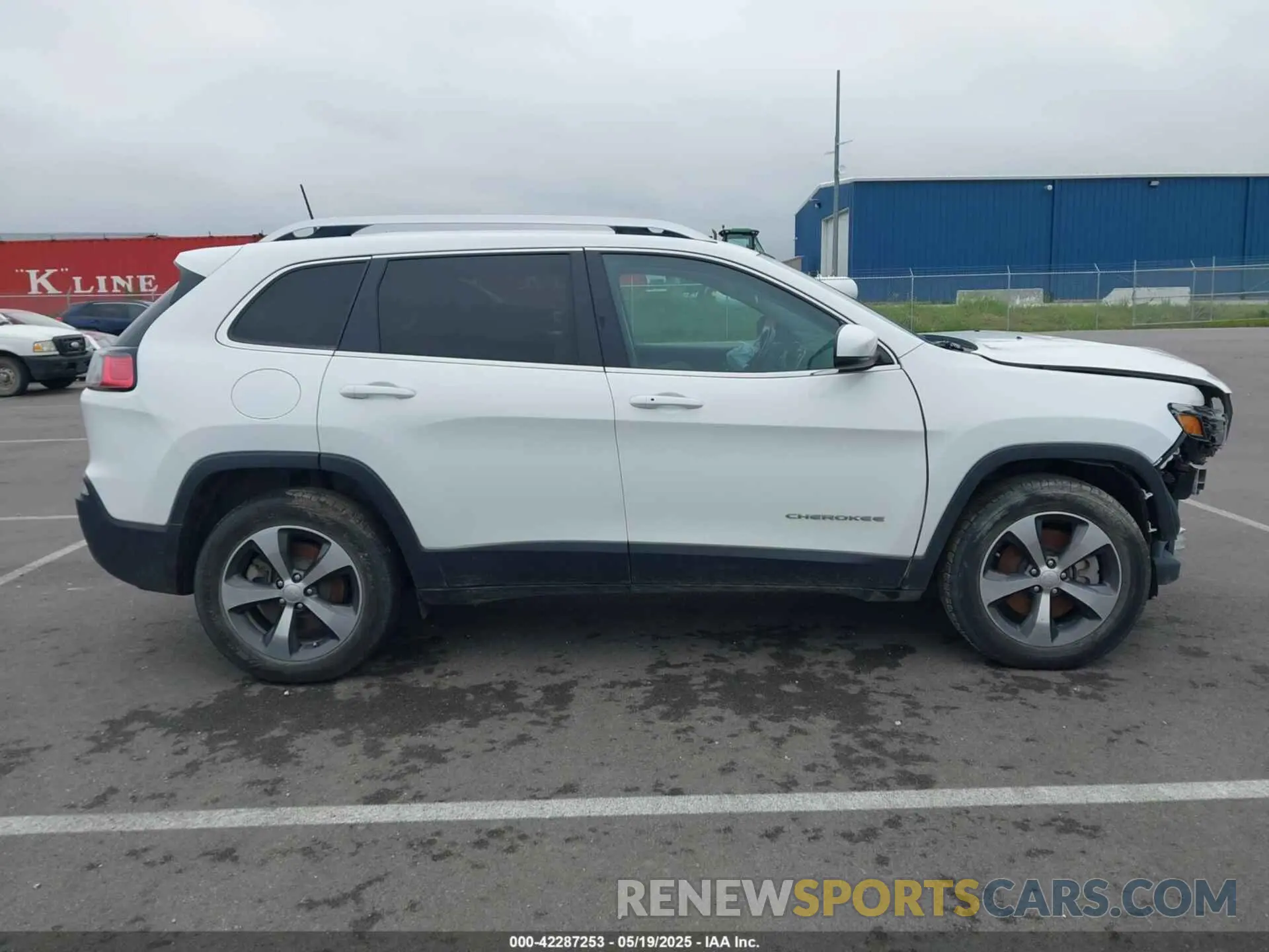 13 Photograph of a damaged car 1C4PJMDXXKD456514 JEEP CHEROKEE 2019