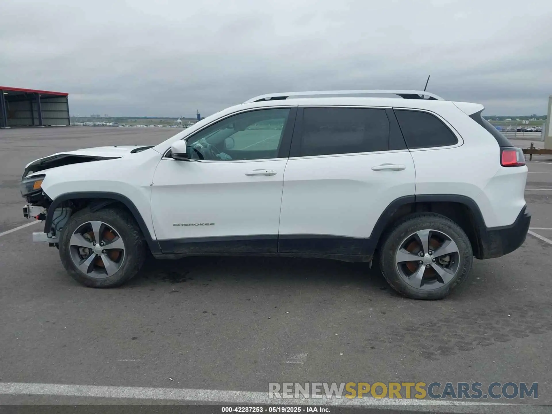 14 Photograph of a damaged car 1C4PJMDXXKD456514 JEEP CHEROKEE 2019