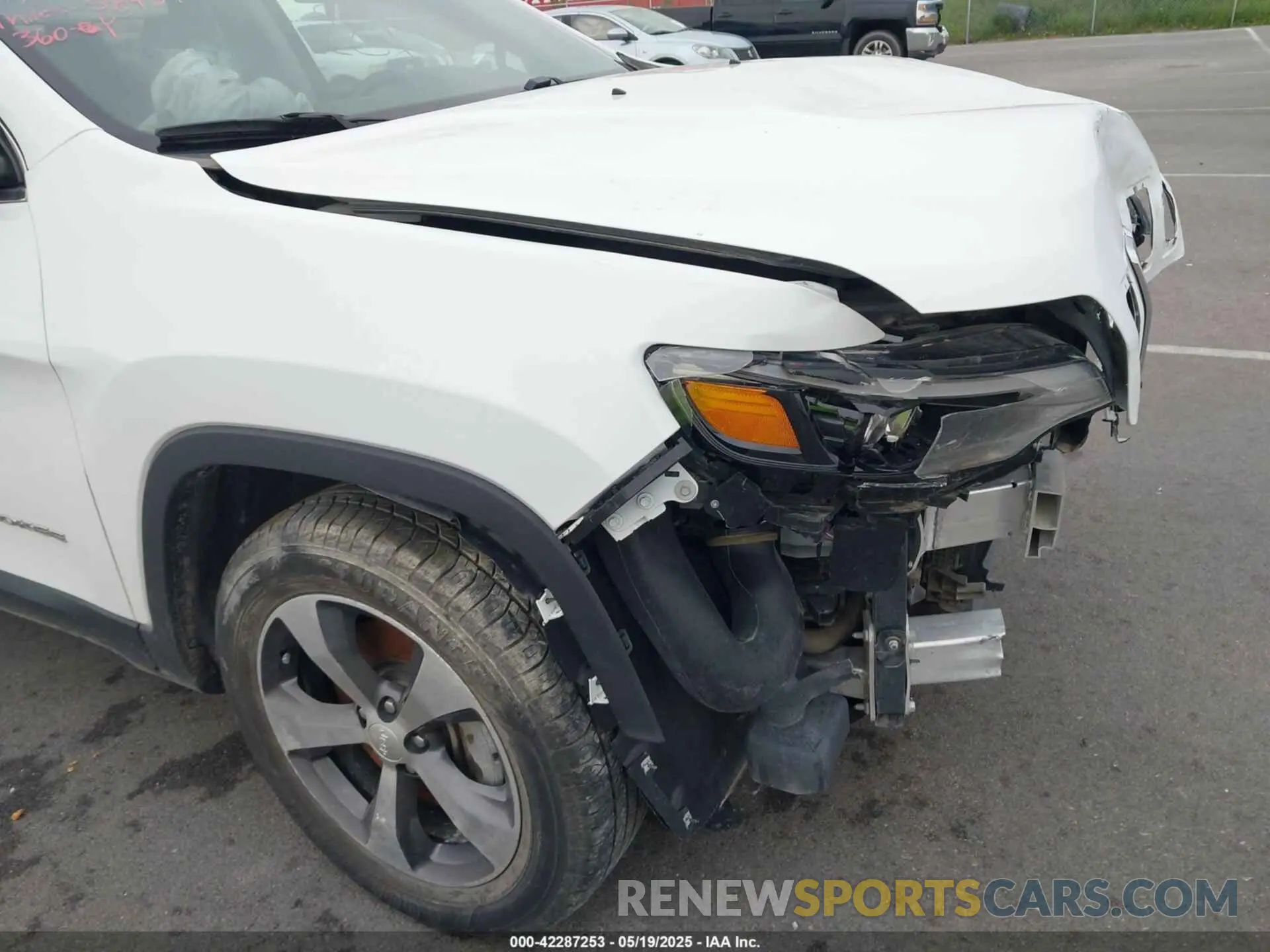 18 Photograph of a damaged car 1C4PJMDXXKD456514 JEEP CHEROKEE 2019