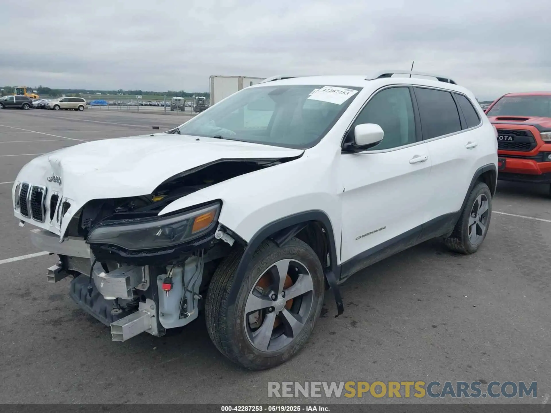 2 Photograph of a damaged car 1C4PJMDXXKD456514 JEEP CHEROKEE 2019