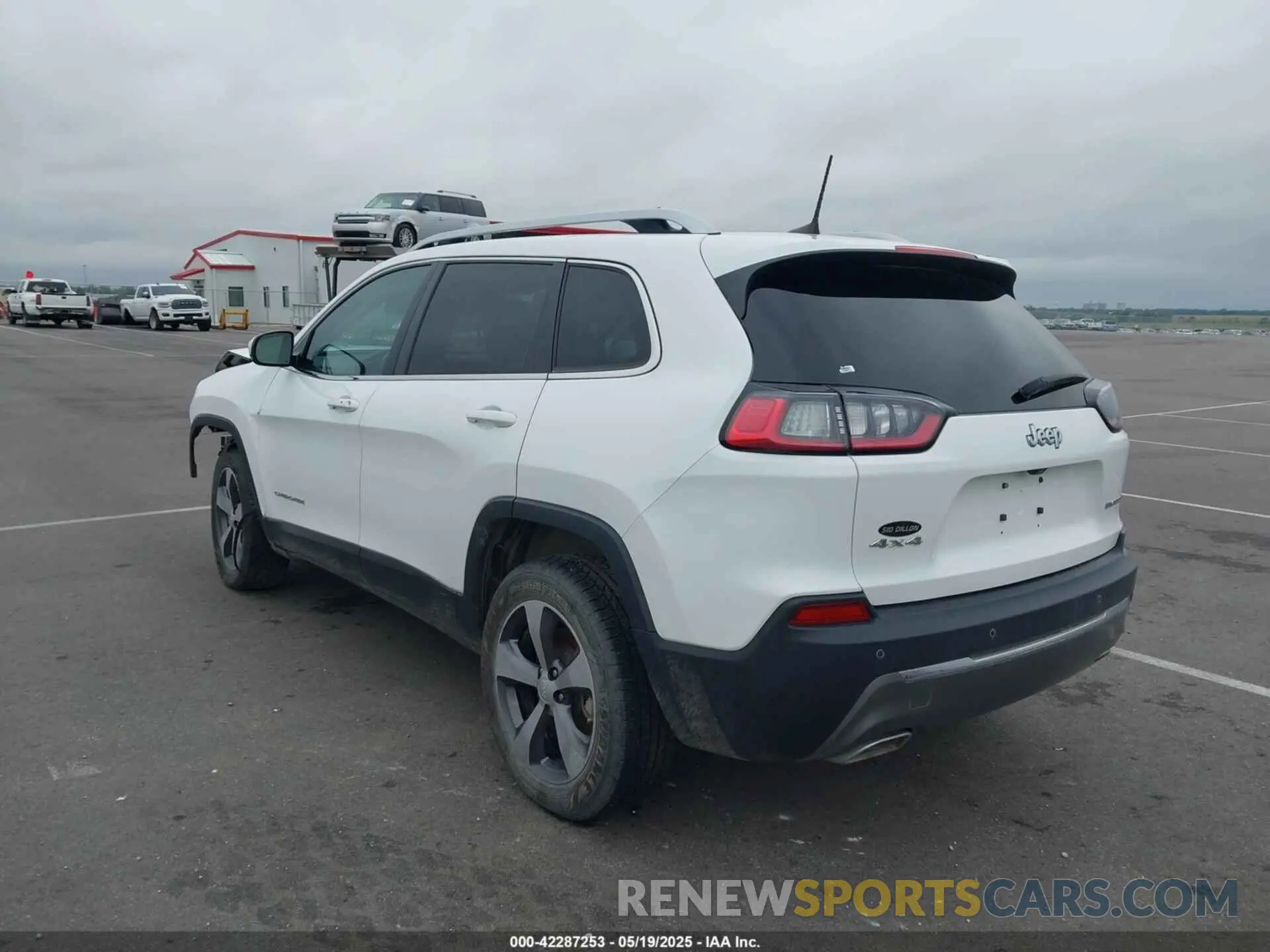 3 Photograph of a damaged car 1C4PJMDXXKD456514 JEEP CHEROKEE 2019