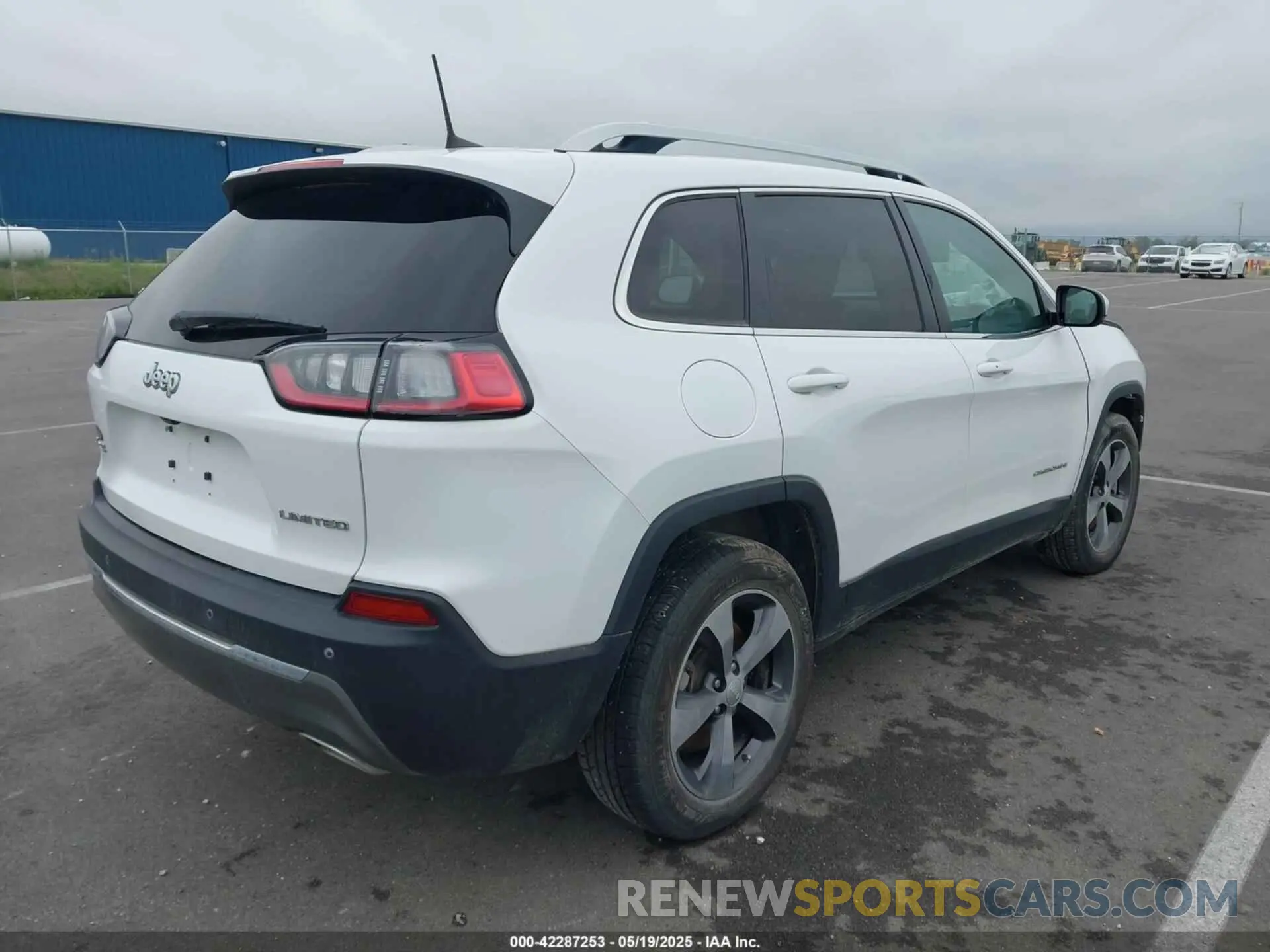 4 Photograph of a damaged car 1C4PJMDXXKD456514 JEEP CHEROKEE 2019
