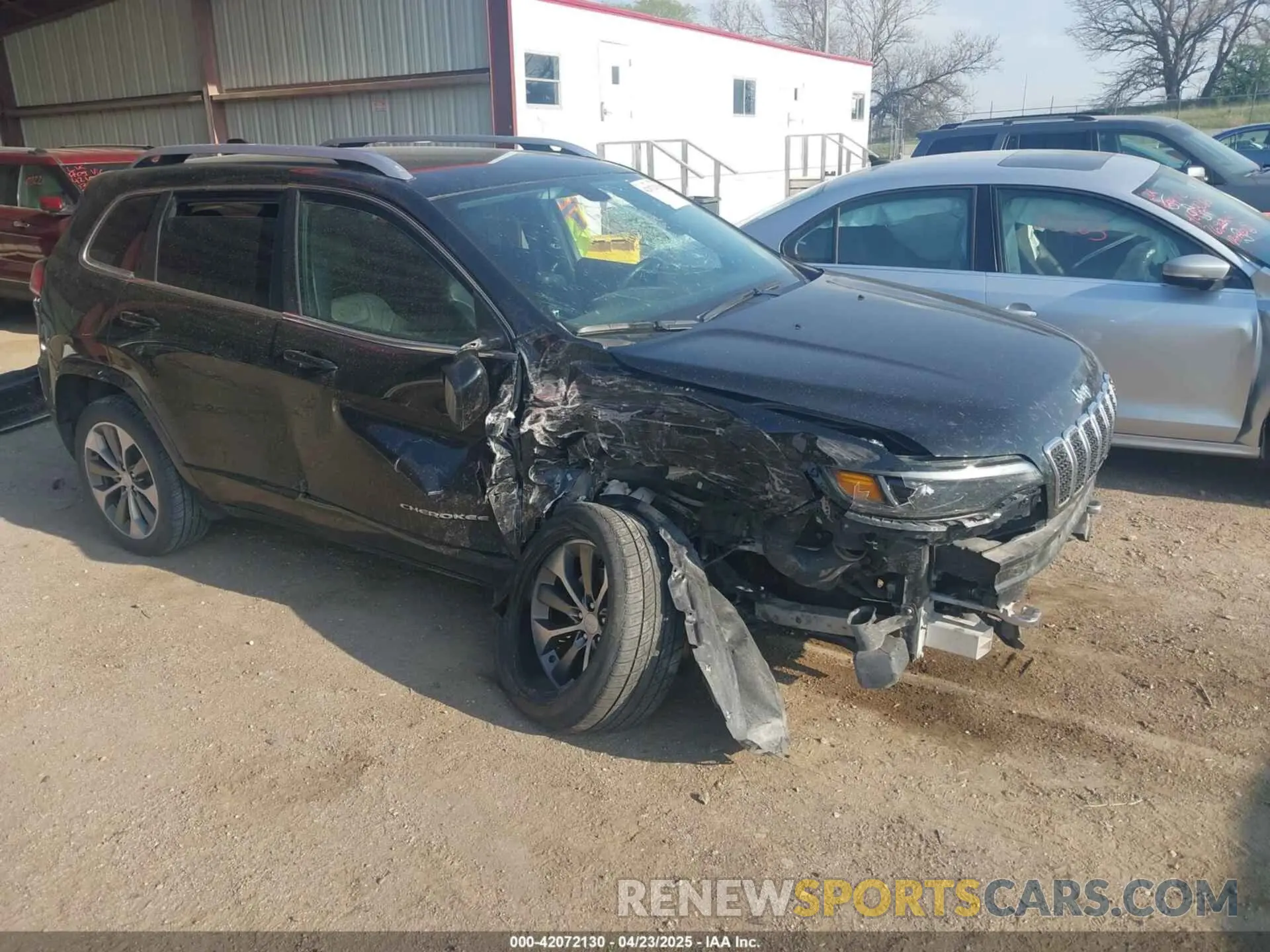 1 Photograph of a damaged car 1C4PJMJNXKD490083 JEEP CHEROKEE 2019