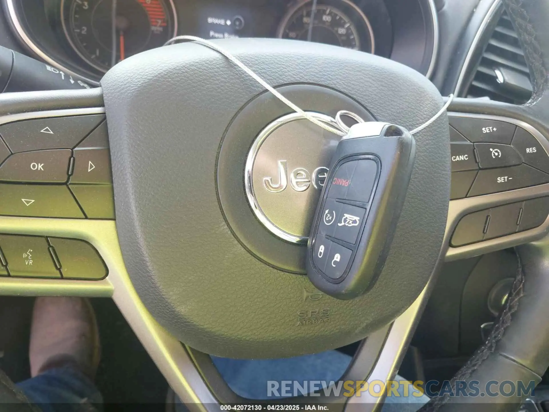 11 Photograph of a damaged car 1C4PJMJNXKD490083 JEEP CHEROKEE 2019