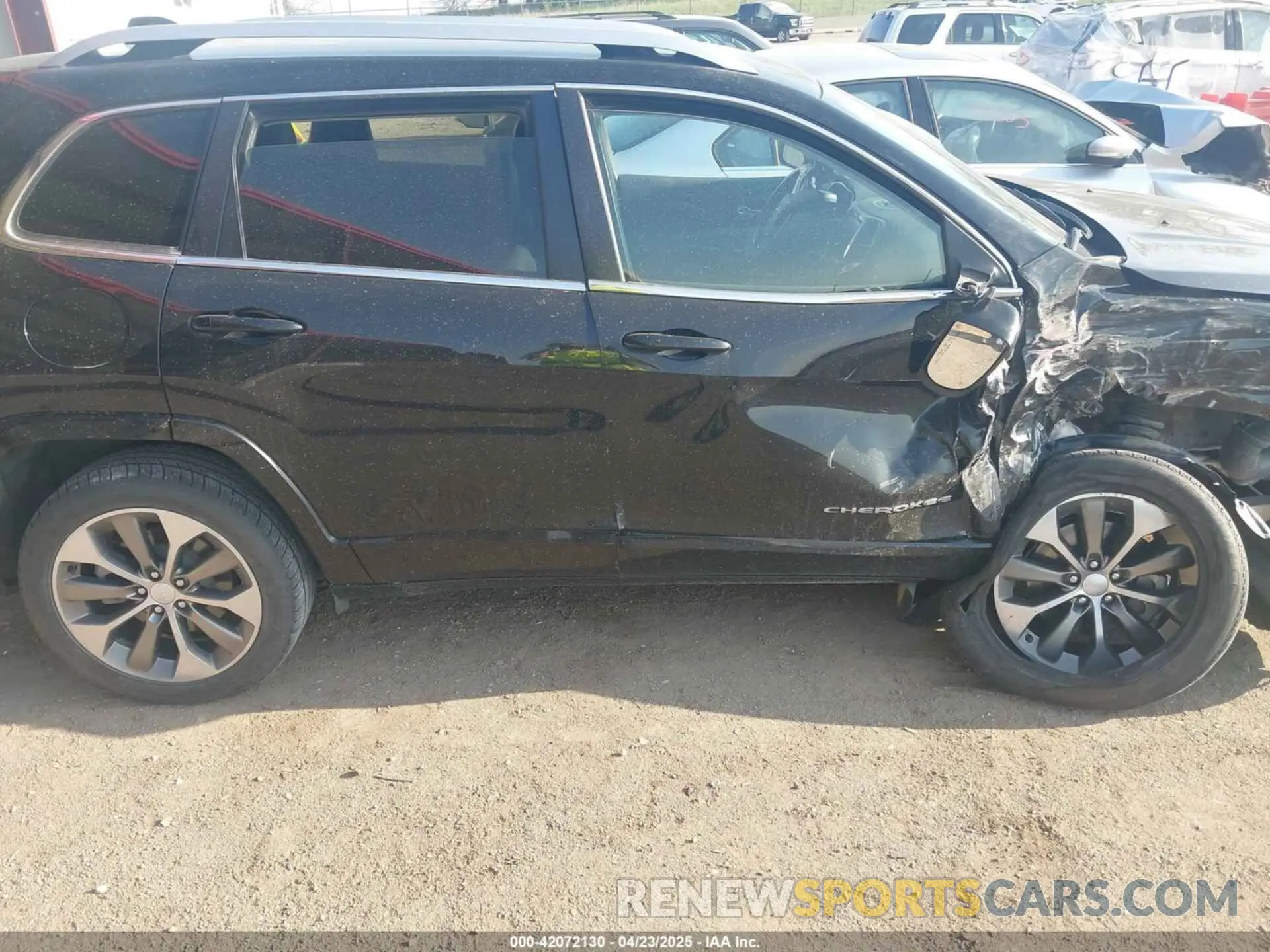 14 Photograph of a damaged car 1C4PJMJNXKD490083 JEEP CHEROKEE 2019