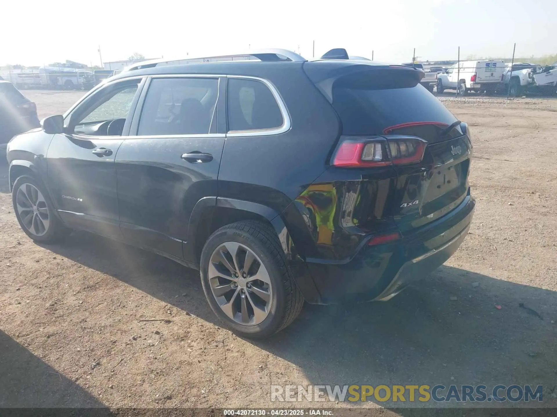 3 Photograph of a damaged car 1C4PJMJNXKD490083 JEEP CHEROKEE 2019
