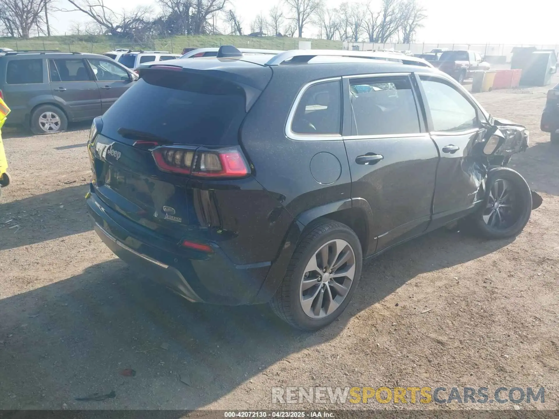 4 Photograph of a damaged car 1C4PJMJNXKD490083 JEEP CHEROKEE 2019