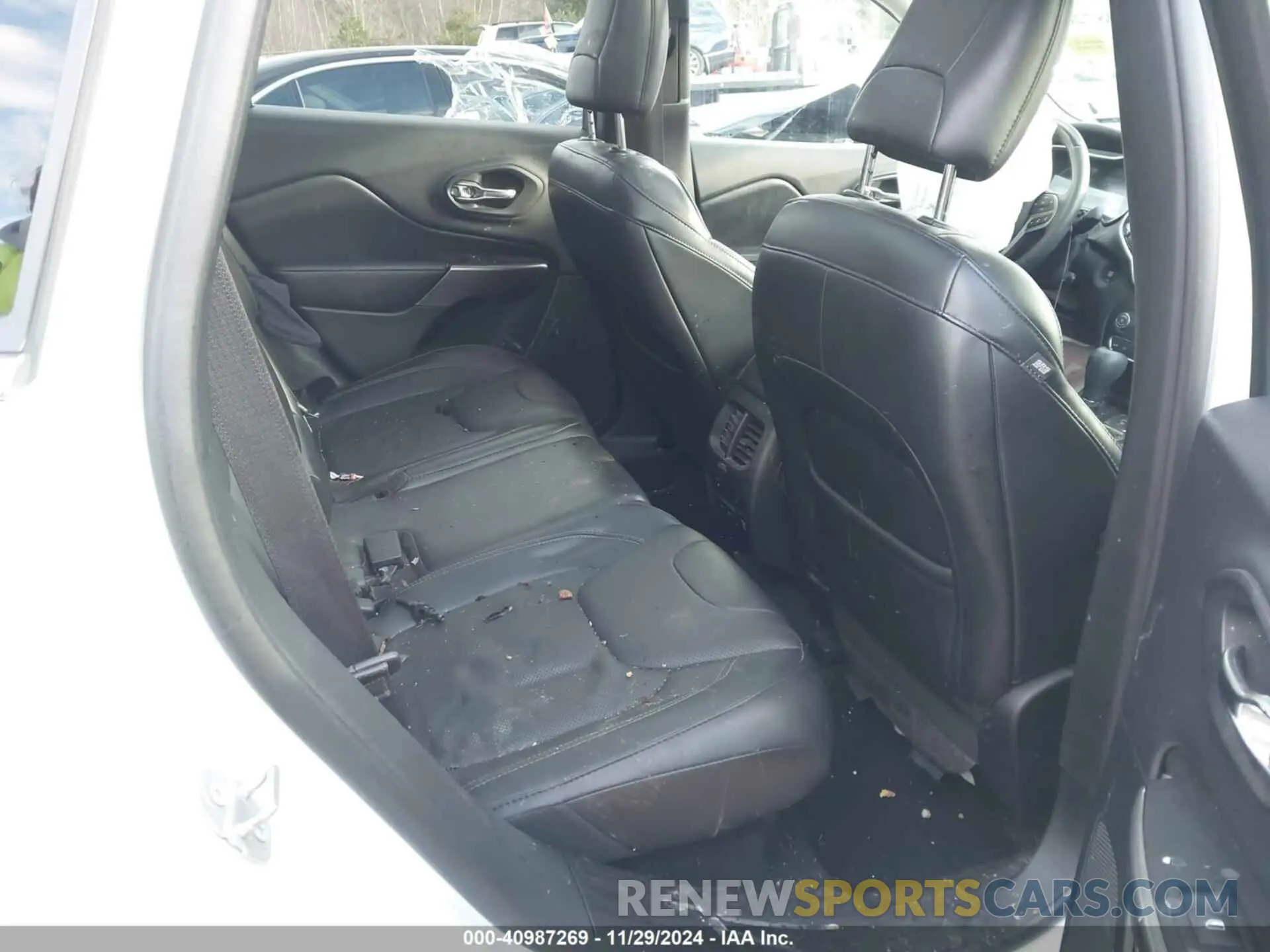 8 Photograph of a damaged car 1C4PJMJX2KD356346 JEEP CHEROKEE 2019