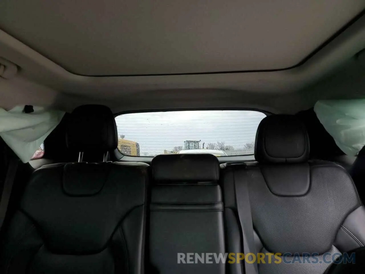 10 Photograph of a damaged car 1C4PJMJX7KD160984 JEEP CHEROKEE 2019
