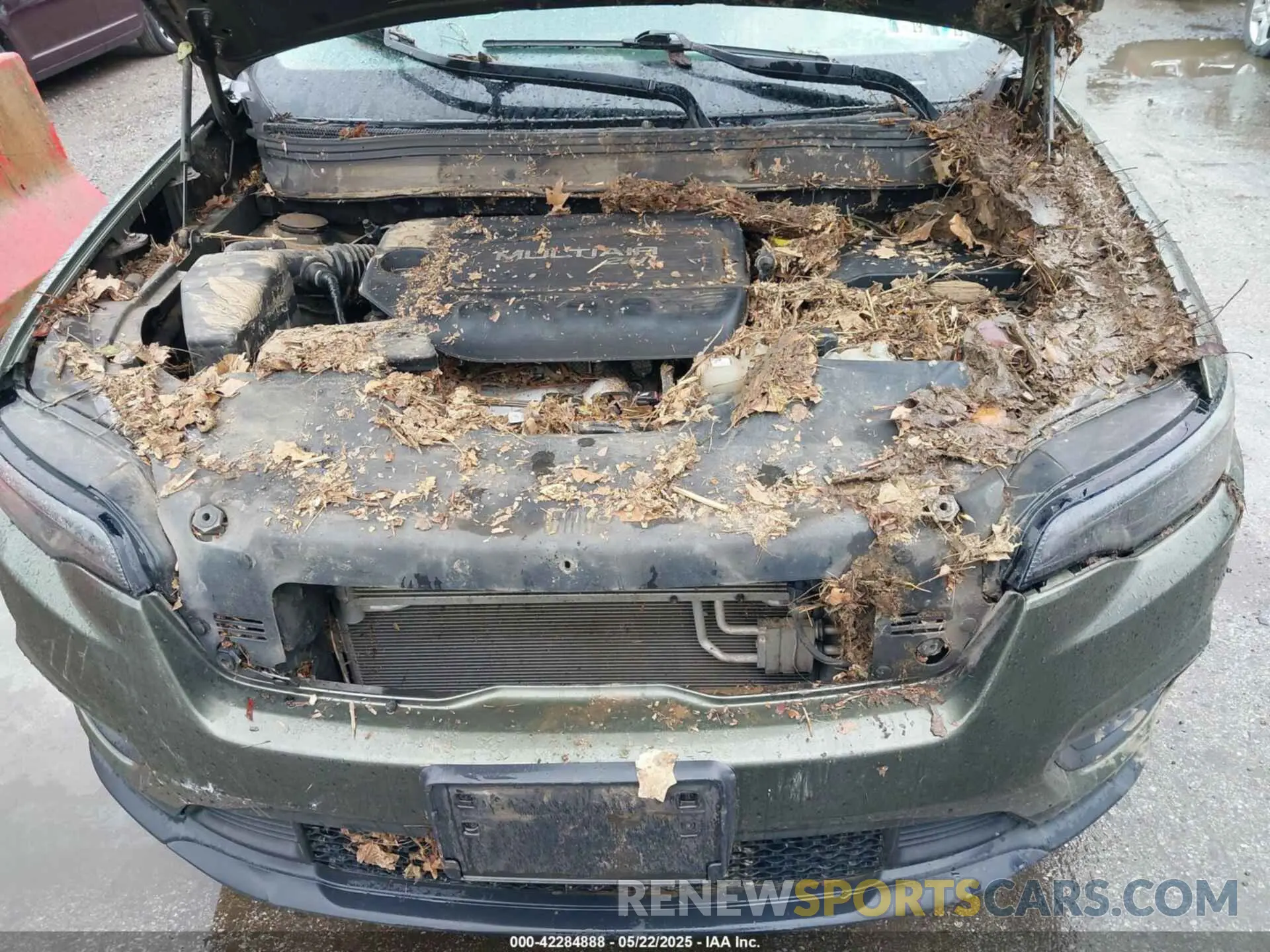 10 Photograph of a damaged car 1C4PJMLB0KD169415 JEEP CHEROKEE 2019