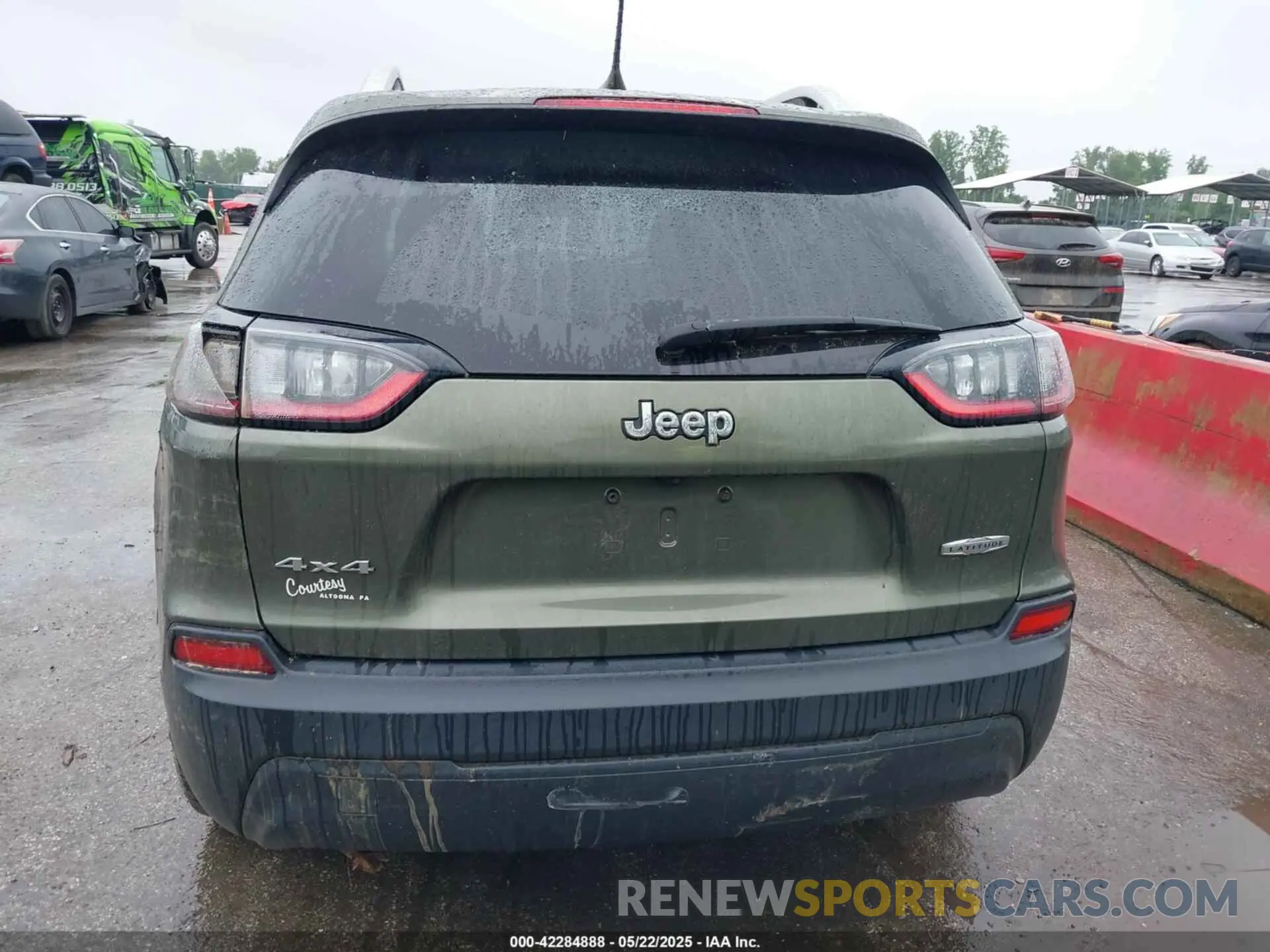 15 Photograph of a damaged car 1C4PJMLB0KD169415 JEEP CHEROKEE 2019