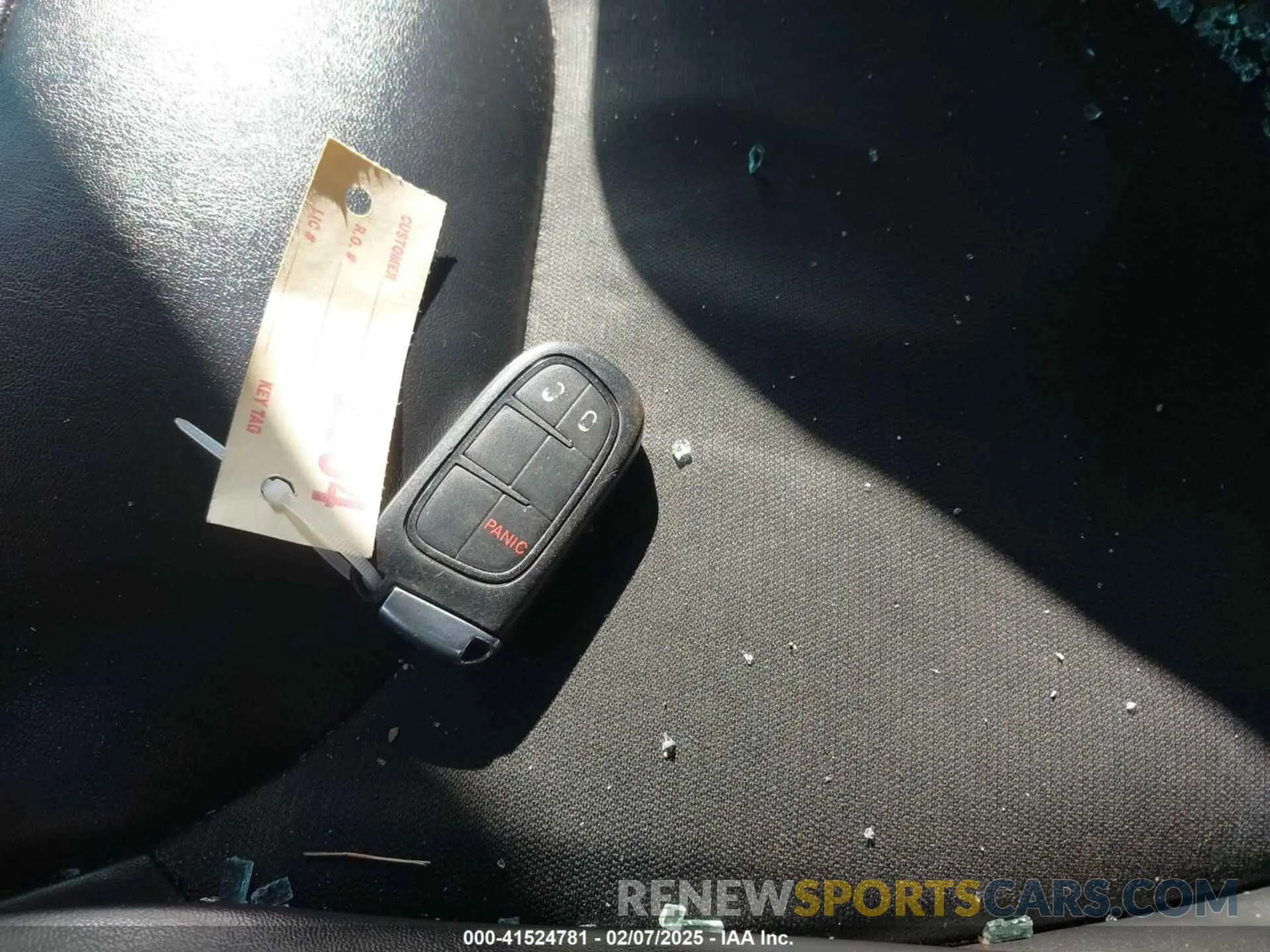 11 Photograph of a damaged car 1C4PJMLB0KD319703 JEEP CHEROKEE 2019