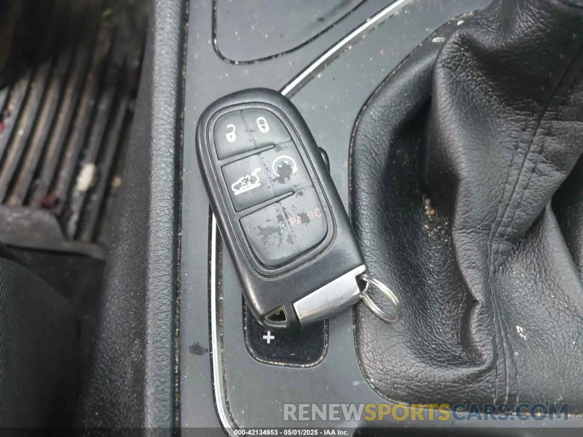 11 Photograph of a damaged car 1C4PJMLB0KD481881 JEEP CHEROKEE 2019