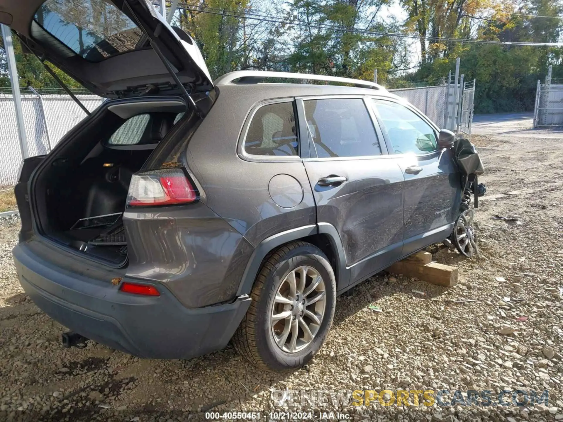 4 Photograph of a damaged car 1C4PJMLB1KD101186 JEEP CHEROKEE 2019