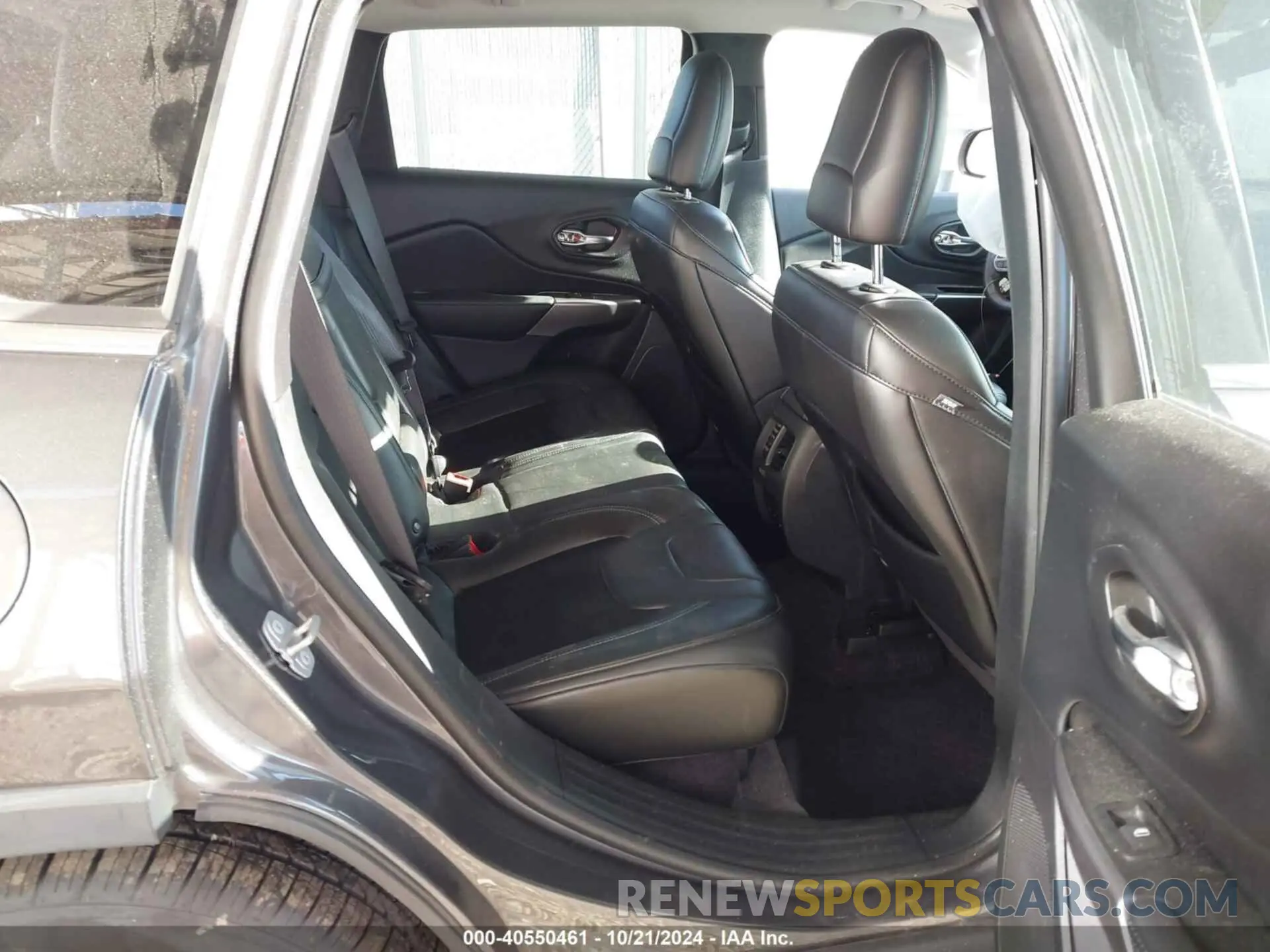 8 Photograph of a damaged car 1C4PJMLB1KD101186 JEEP CHEROKEE 2019