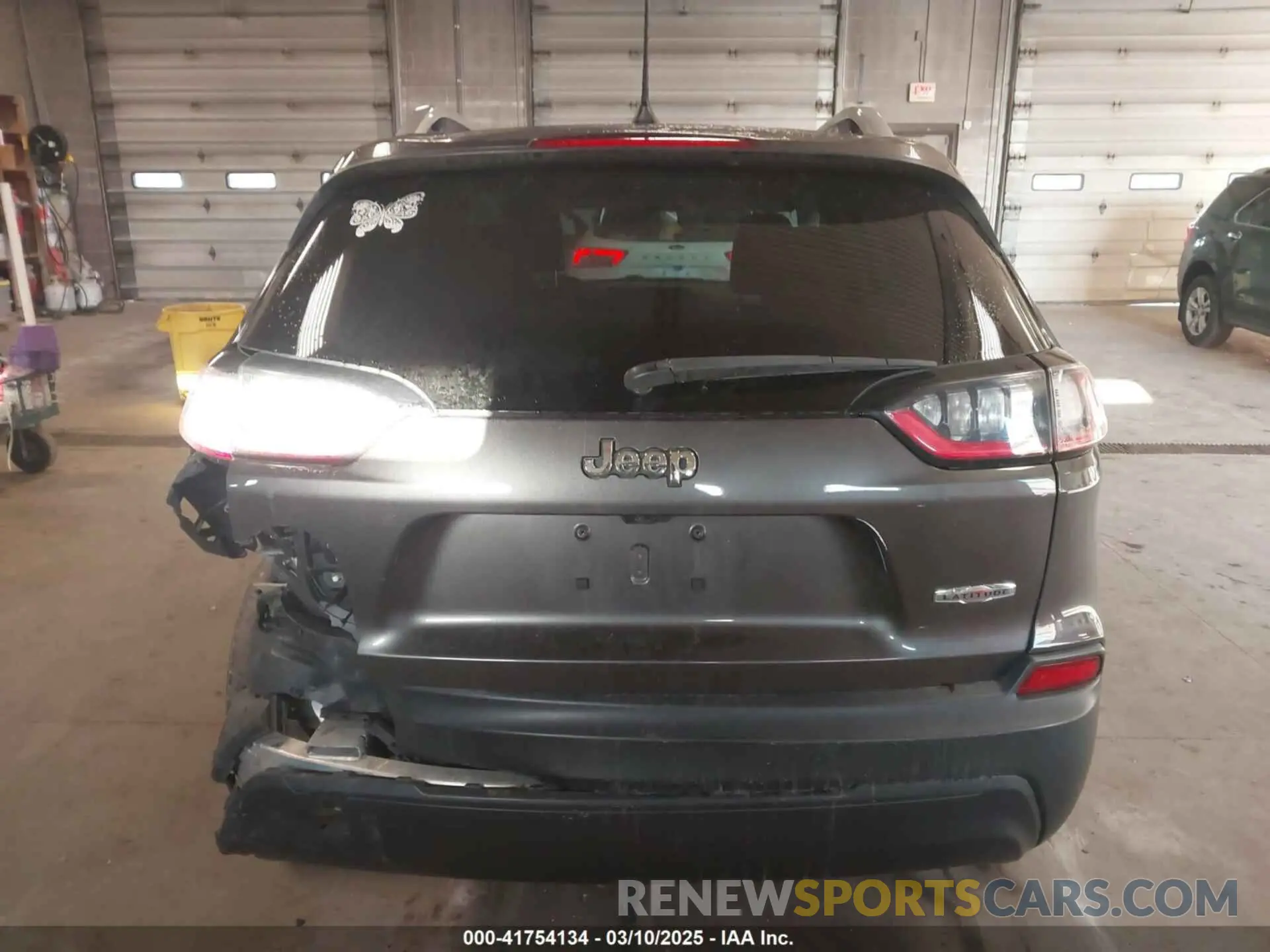 16 Фотография поврежденного автомобиля 1C4PJMLB1KD139940 JEEP CHEROKEE 2019