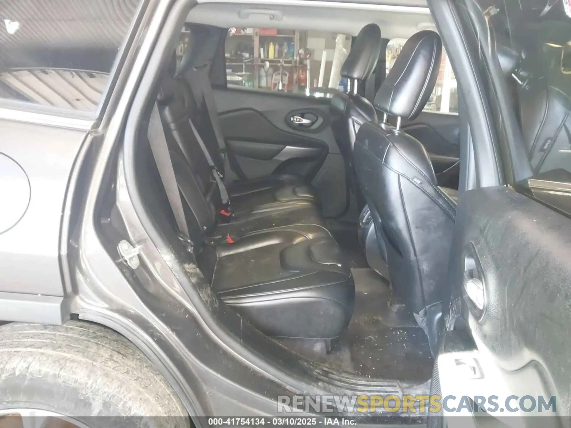 8 Фотография поврежденного автомобиля 1C4PJMLB1KD139940 JEEP CHEROKEE 2019