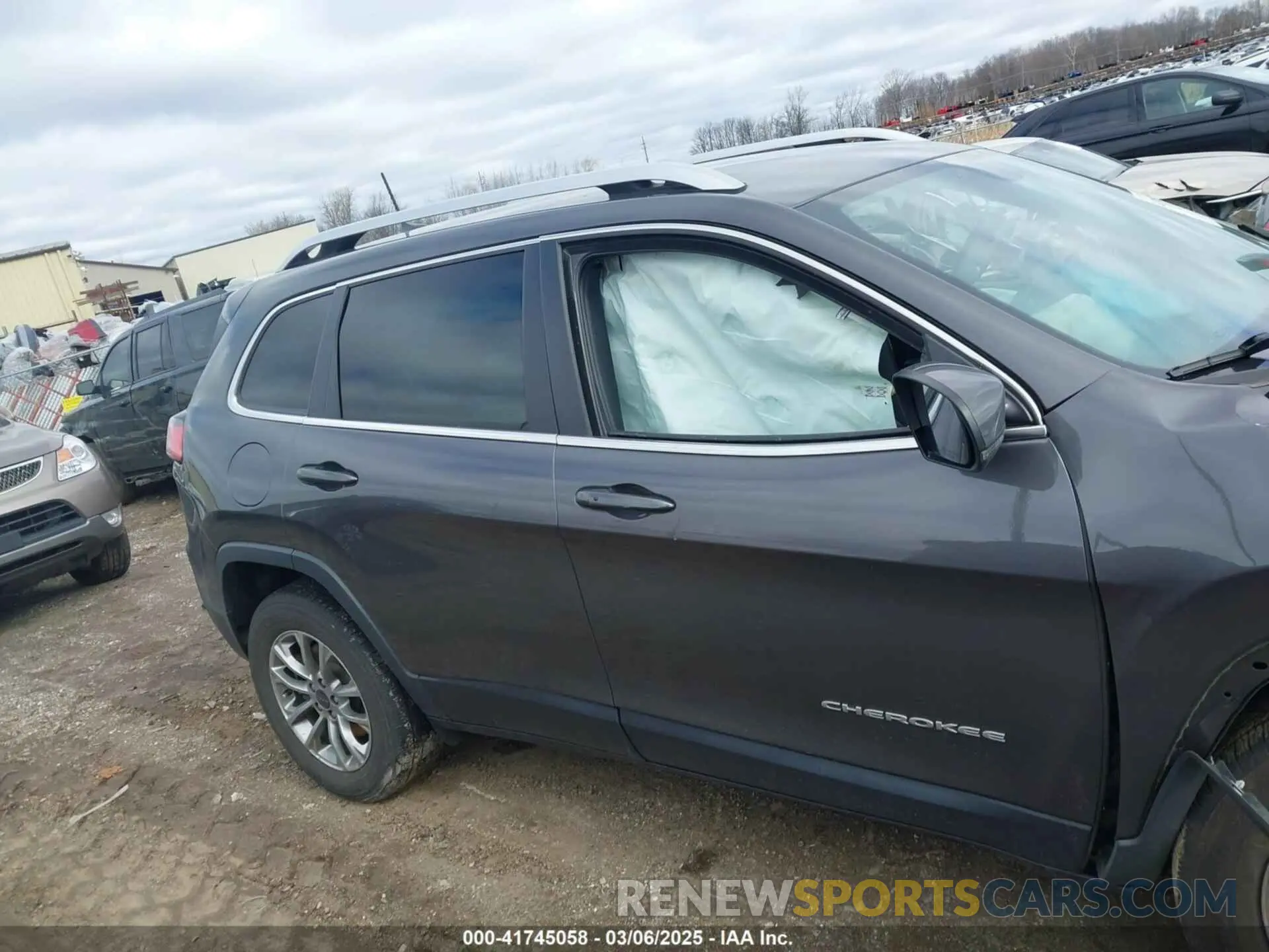 13 Photograph of a damaged car 1C4PJMLB2KD101505 JEEP CHEROKEE 2019