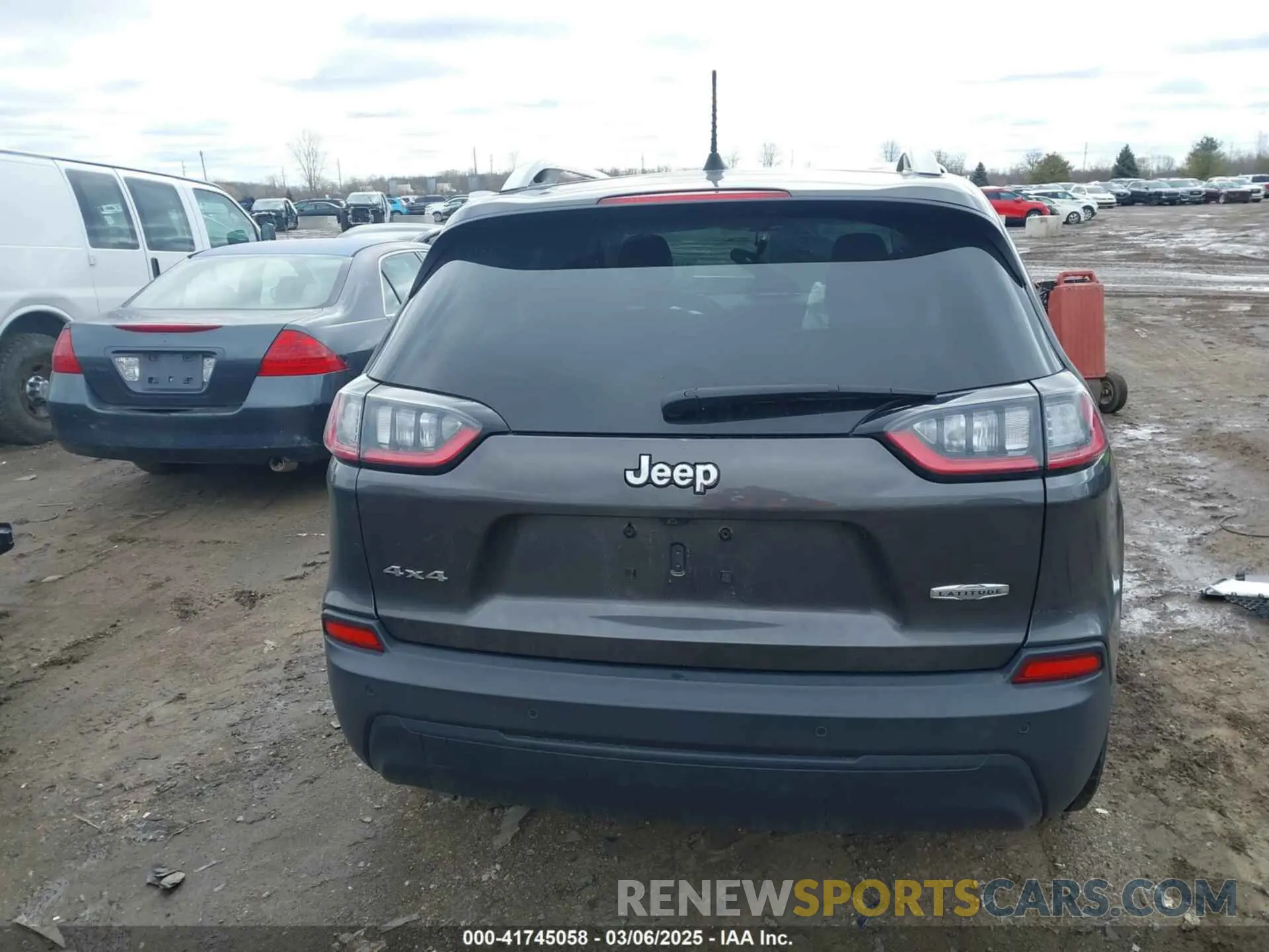 16 Photograph of a damaged car 1C4PJMLB2KD101505 JEEP CHEROKEE 2019